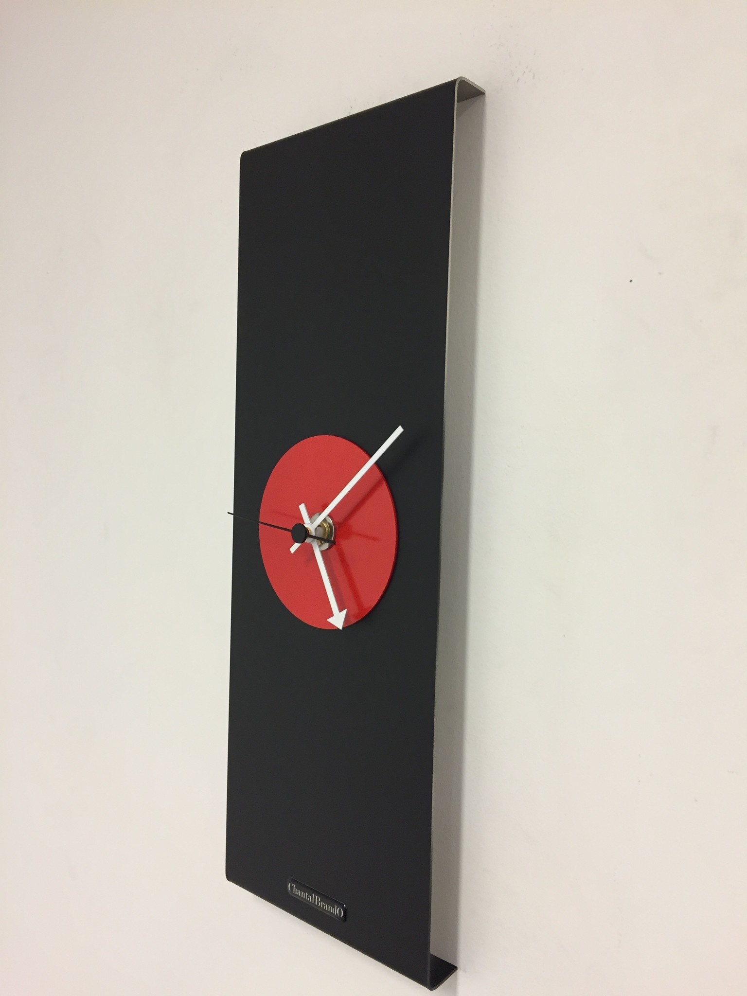 Klokkendiscounter Design - Wall clock Black -Line & Red Modern Design Stainless steel