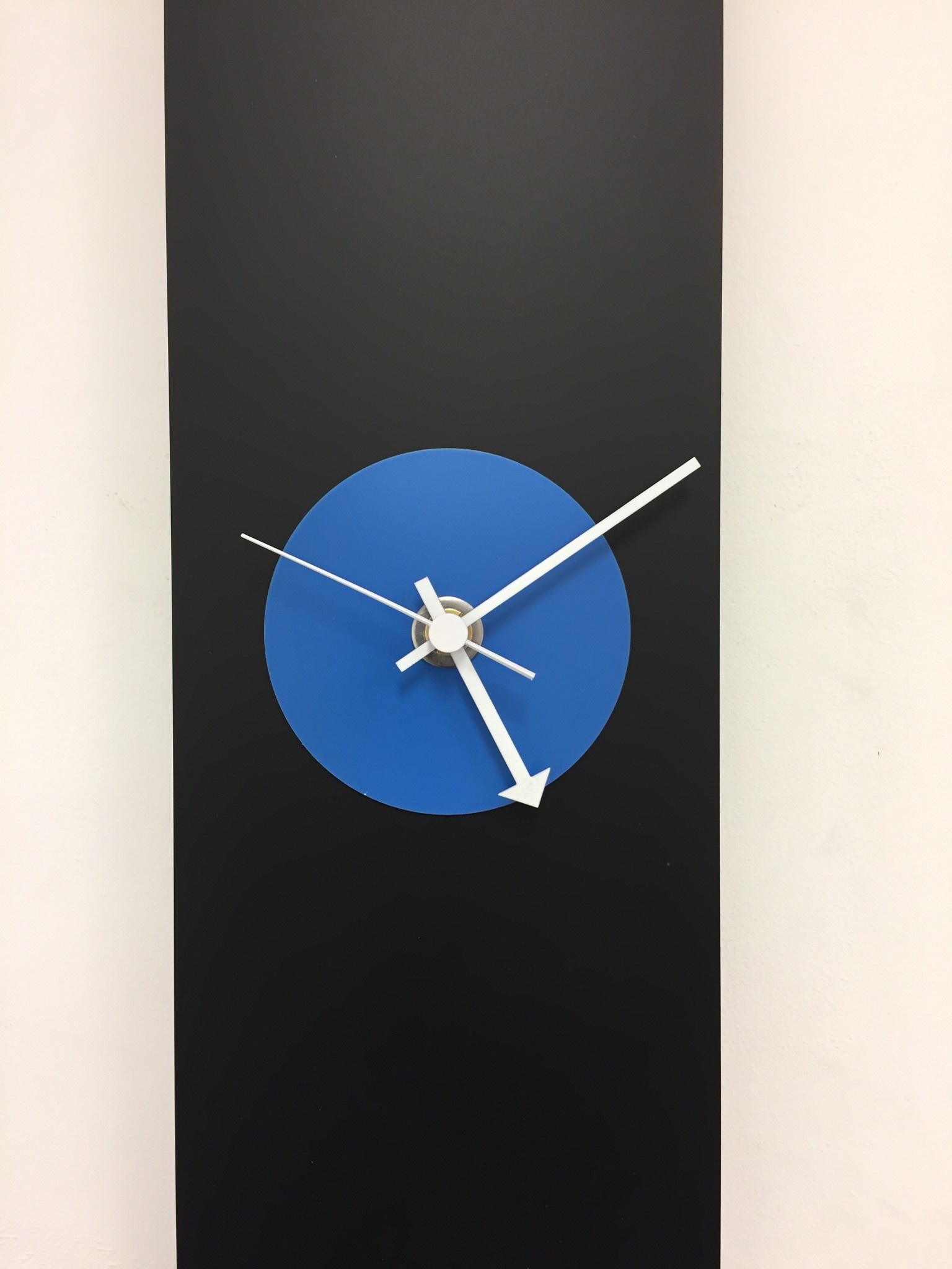 Klokkendiscounter Design - Wall clock Black -Line & Blue Modern Design Stainless steel