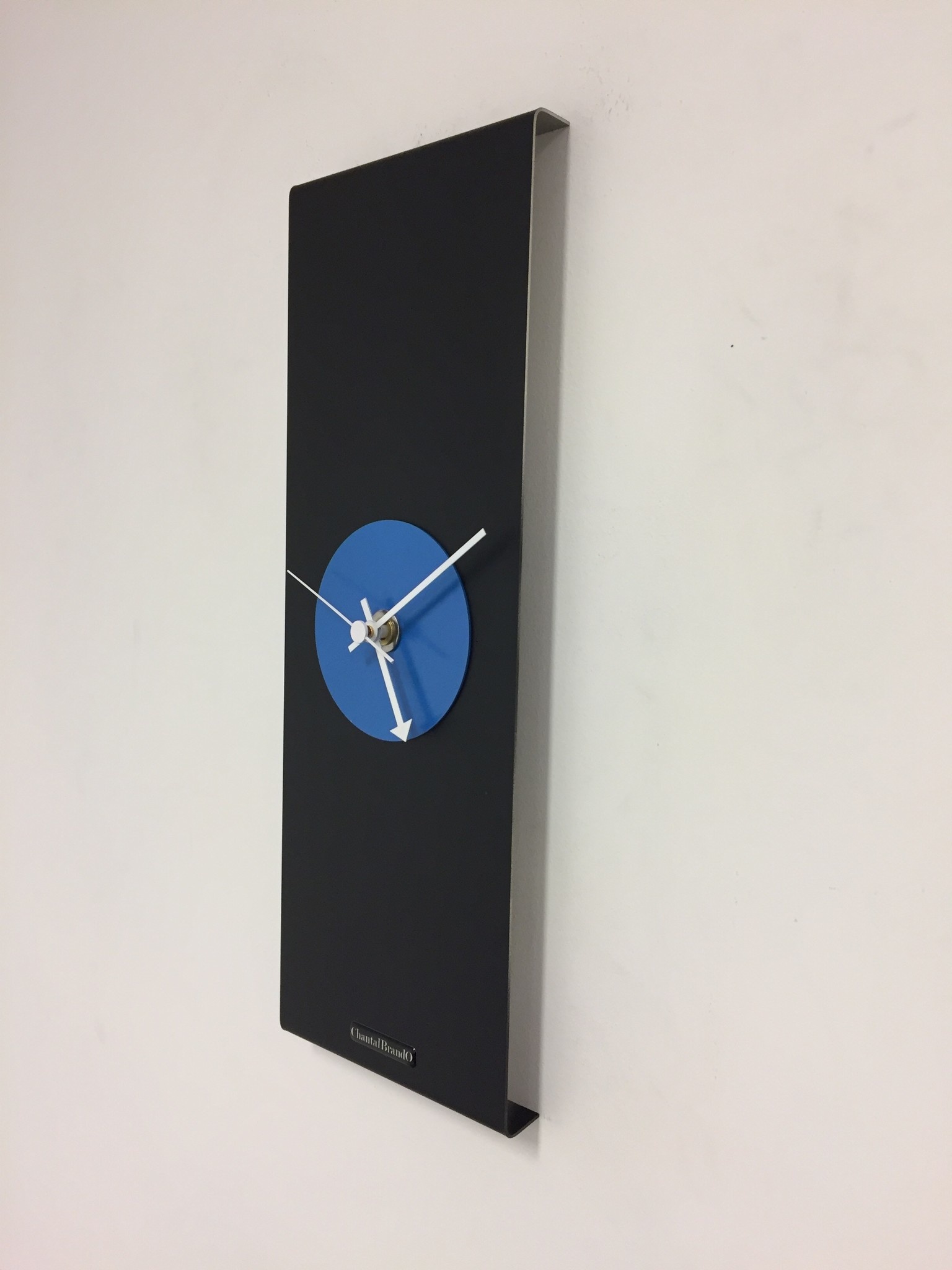 Klokkendiscounter Design - Wall clock Black -Line & Blue Modern Design Stainless steel