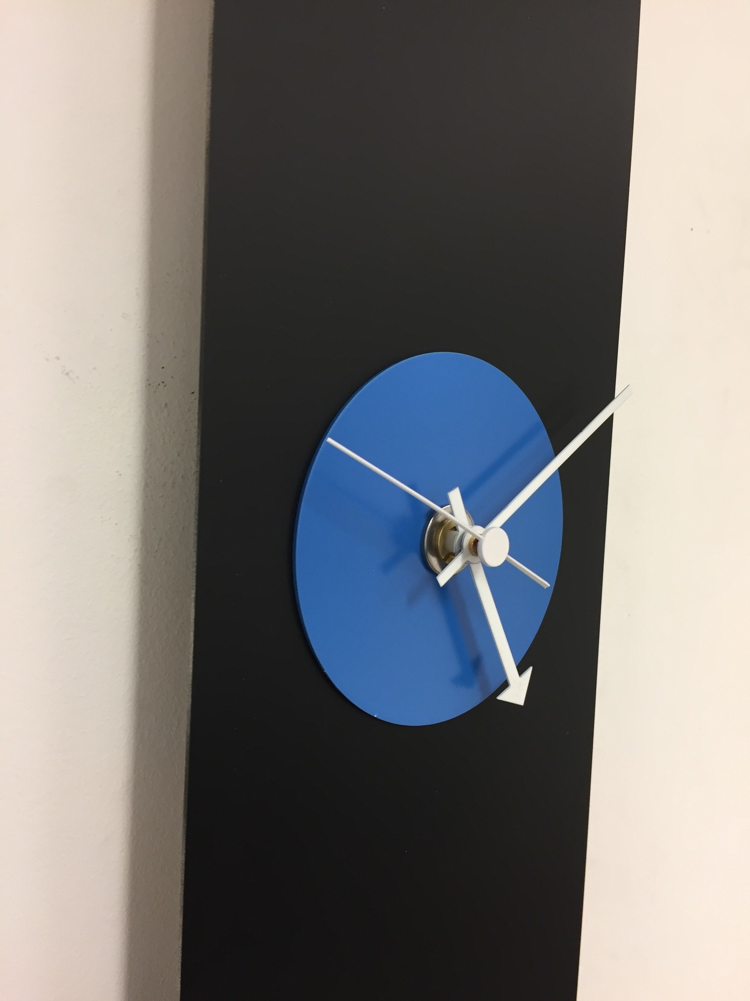 Klokkendiscounter Design - Wall clock Black -Line & Blue Modern Design Stainless steel