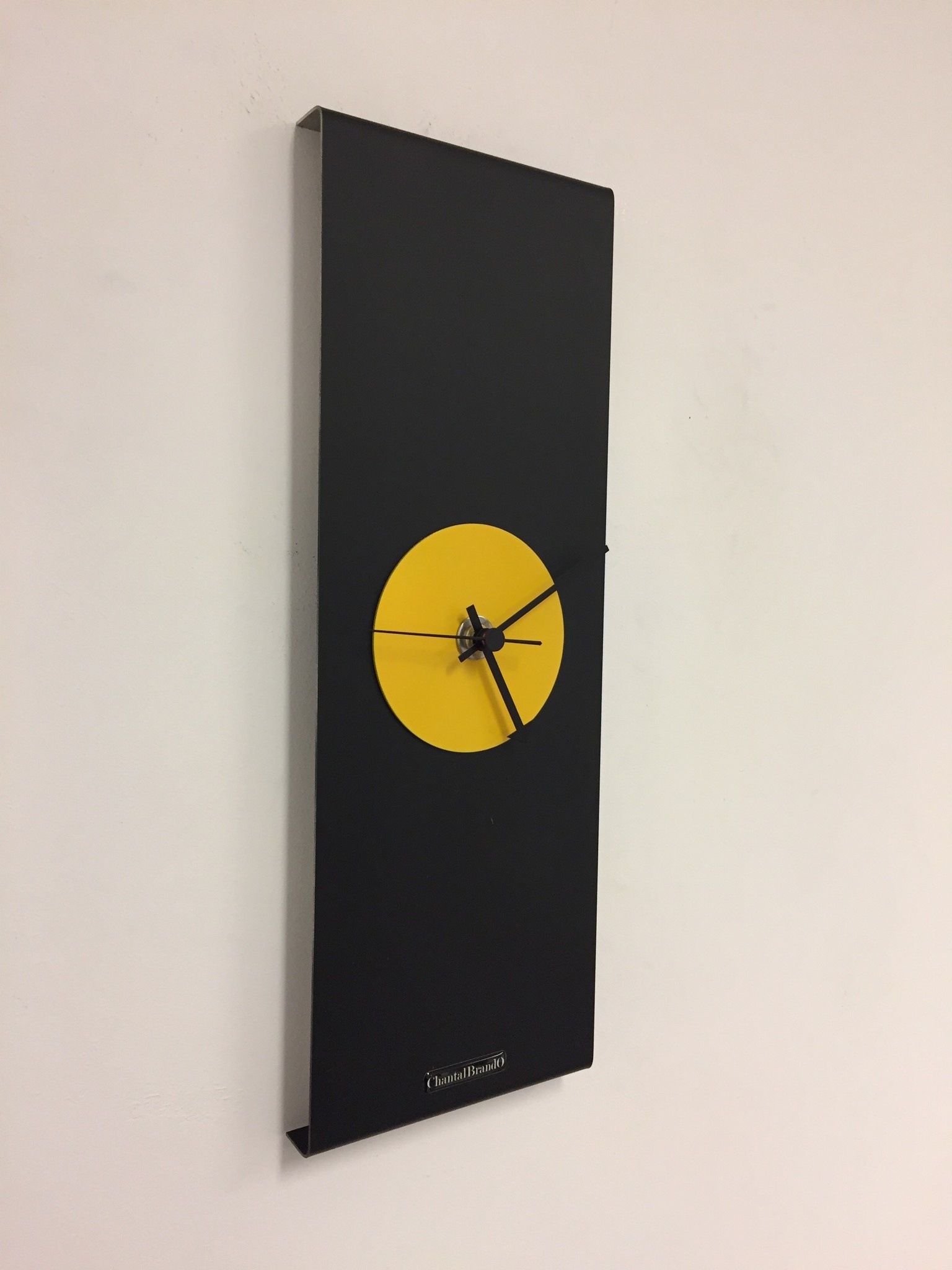 Klokkendiscounter Design - Wall clock Black -Line & Yellow Modern Design Stainless steel