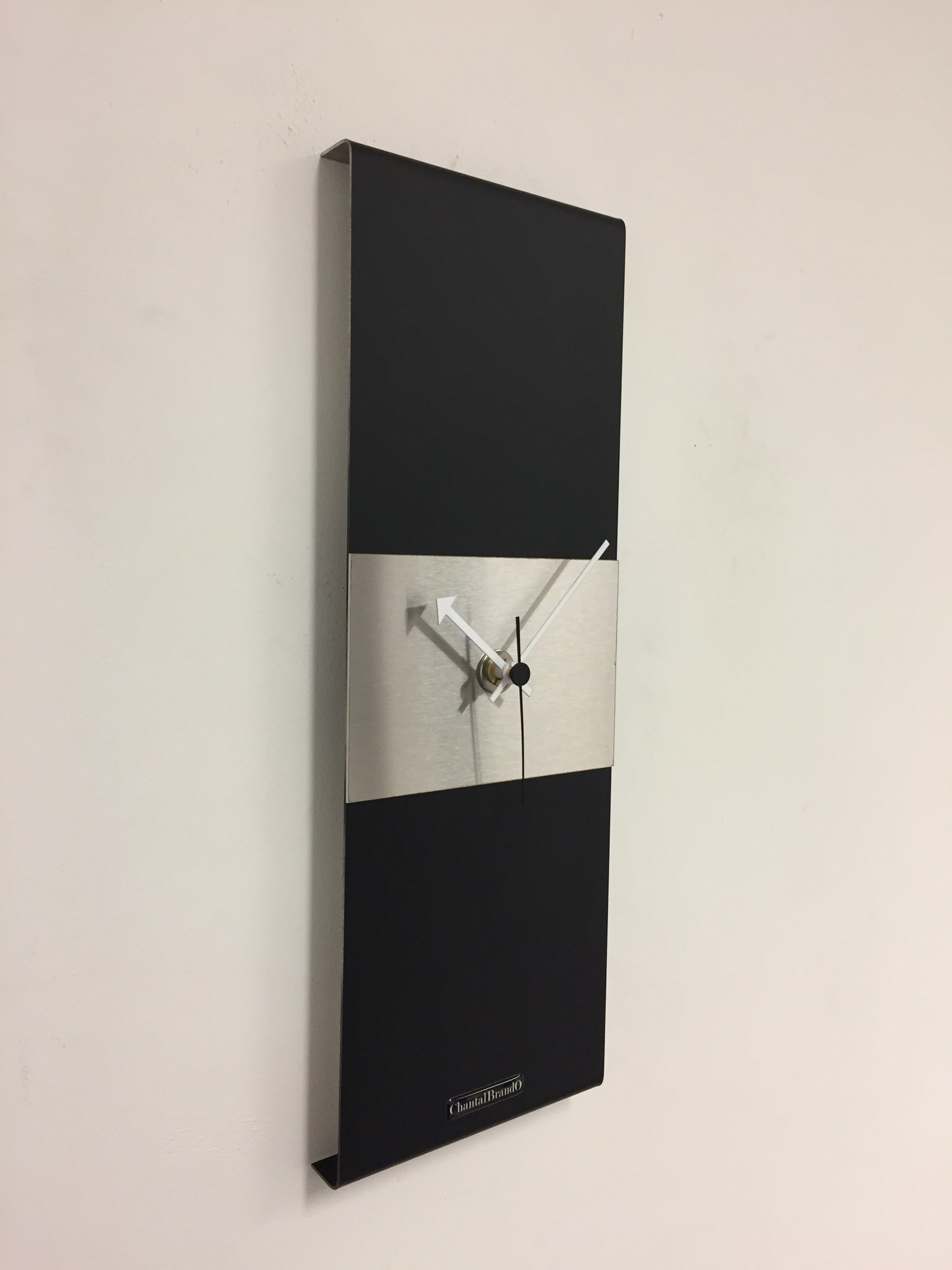 Klokkendiscounter Design - Wall clock Black -Line & Silver Stripe Modern Design Stainless steel