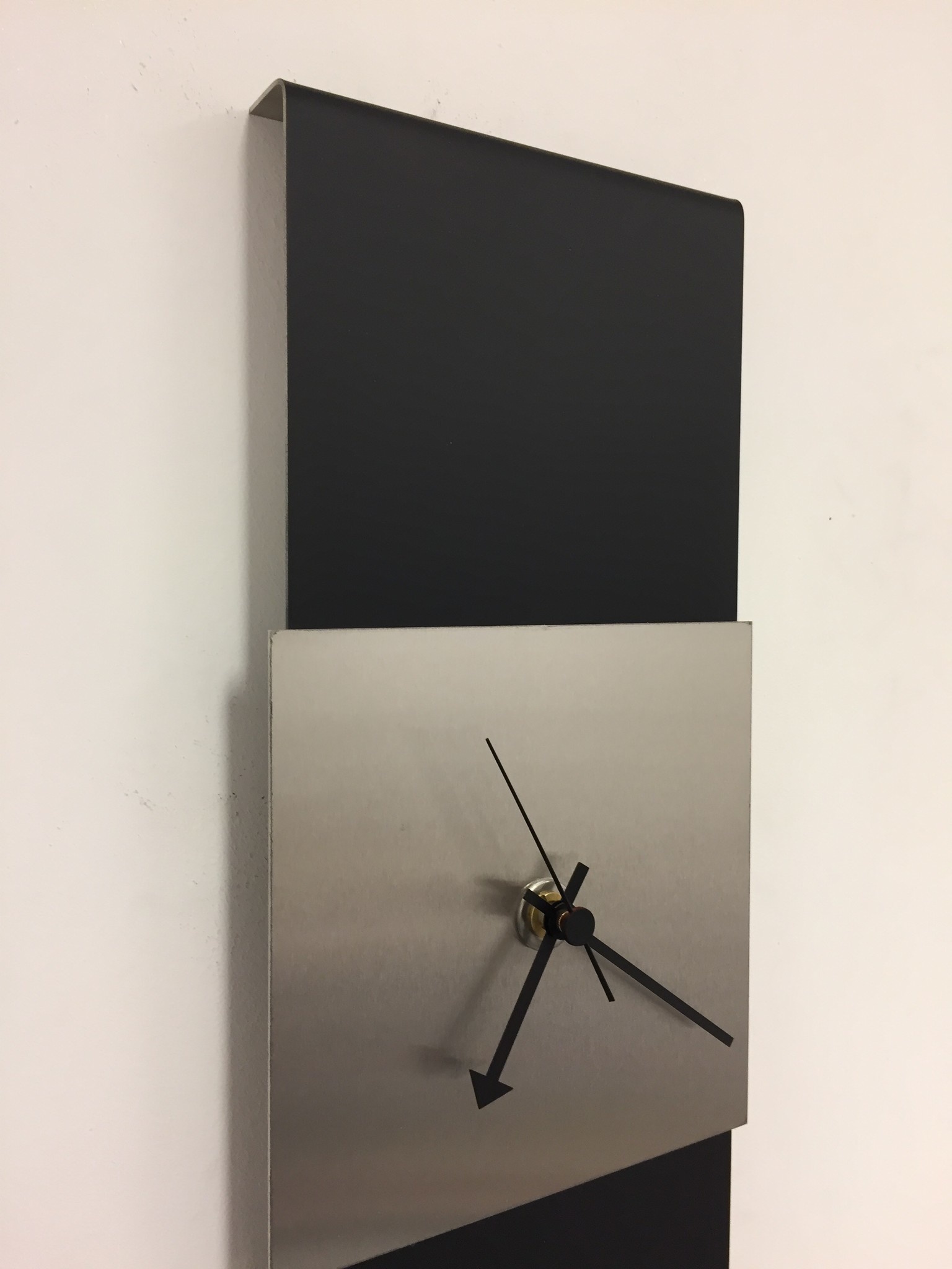 Klokkendiscounter Design - Wall clock Black -Line & Silver Square Modern Design