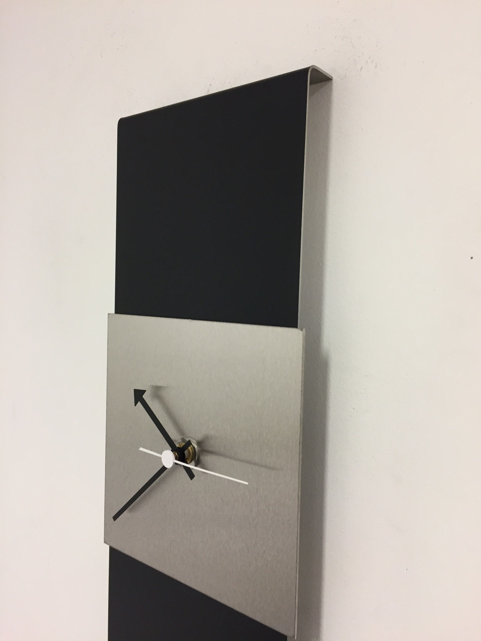 Klokkendiscounter Design - Wall clock Black -Line Silver Square White Pointer Modern Design