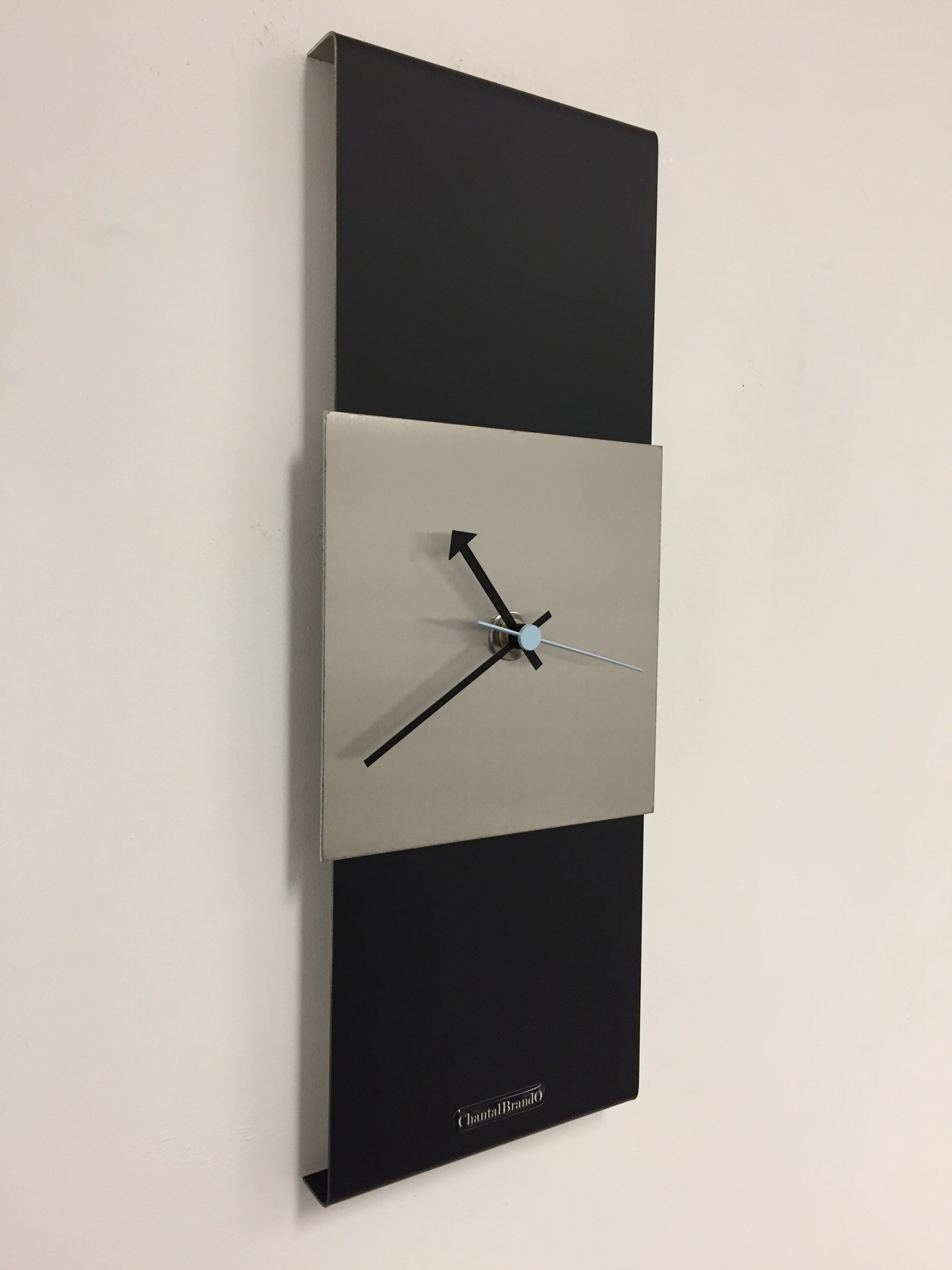 Klokkendiscounter Design - Wall clock Black -Line Silver Square Blue Pointer Modern Design