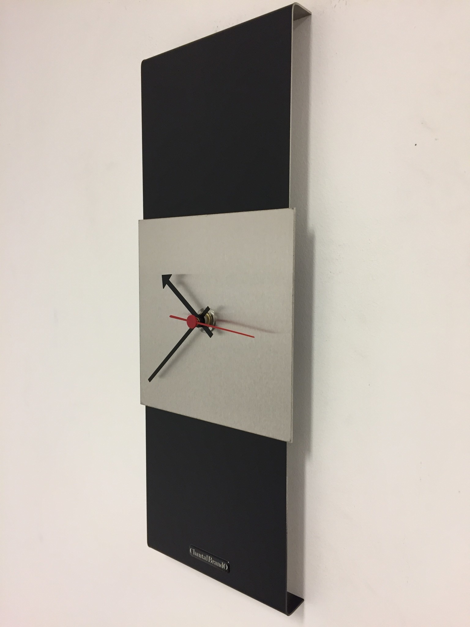 Klokkendiscounter Design - Wall clock Black -Line Silver Square Red Pointer Modern Design Stainless steel