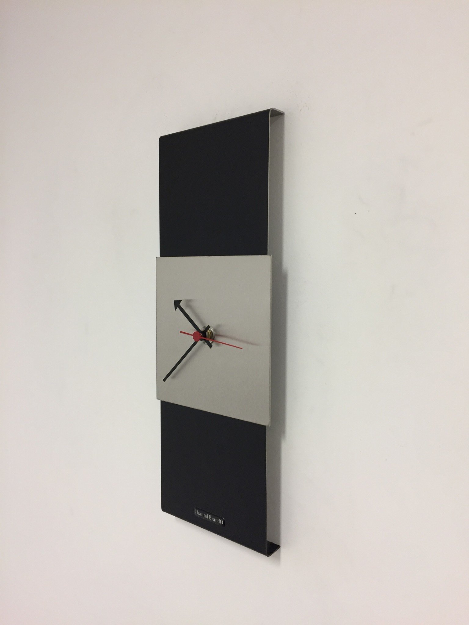 Klokkendiscounter Design - Wall clock Black -Line Silver Square Red Pointer Modern Design Stainless steel