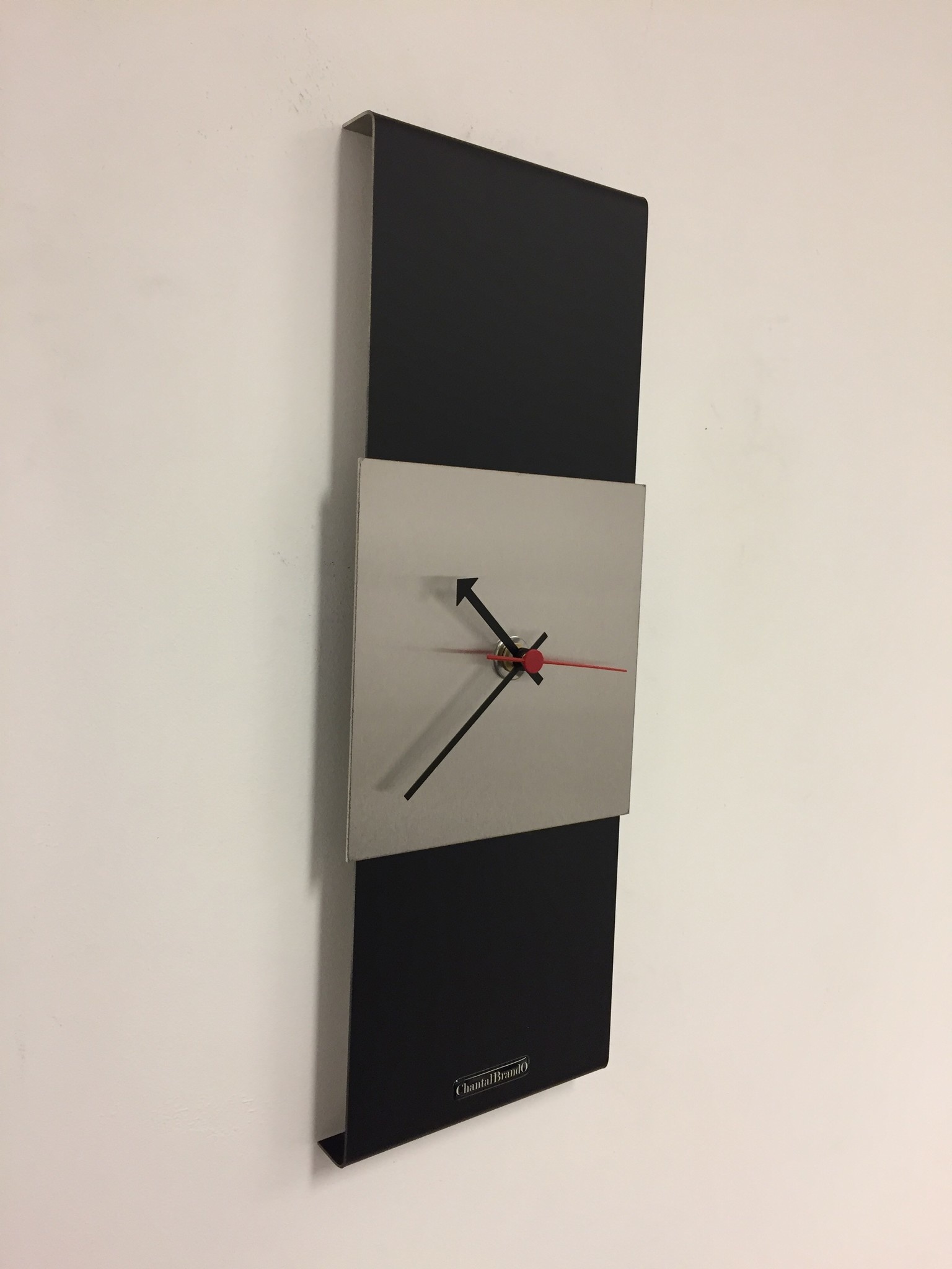 Klokkendiscounter Design - Wall clock Black -Line Silver Square Red Pointer Modern Design Stainless steel