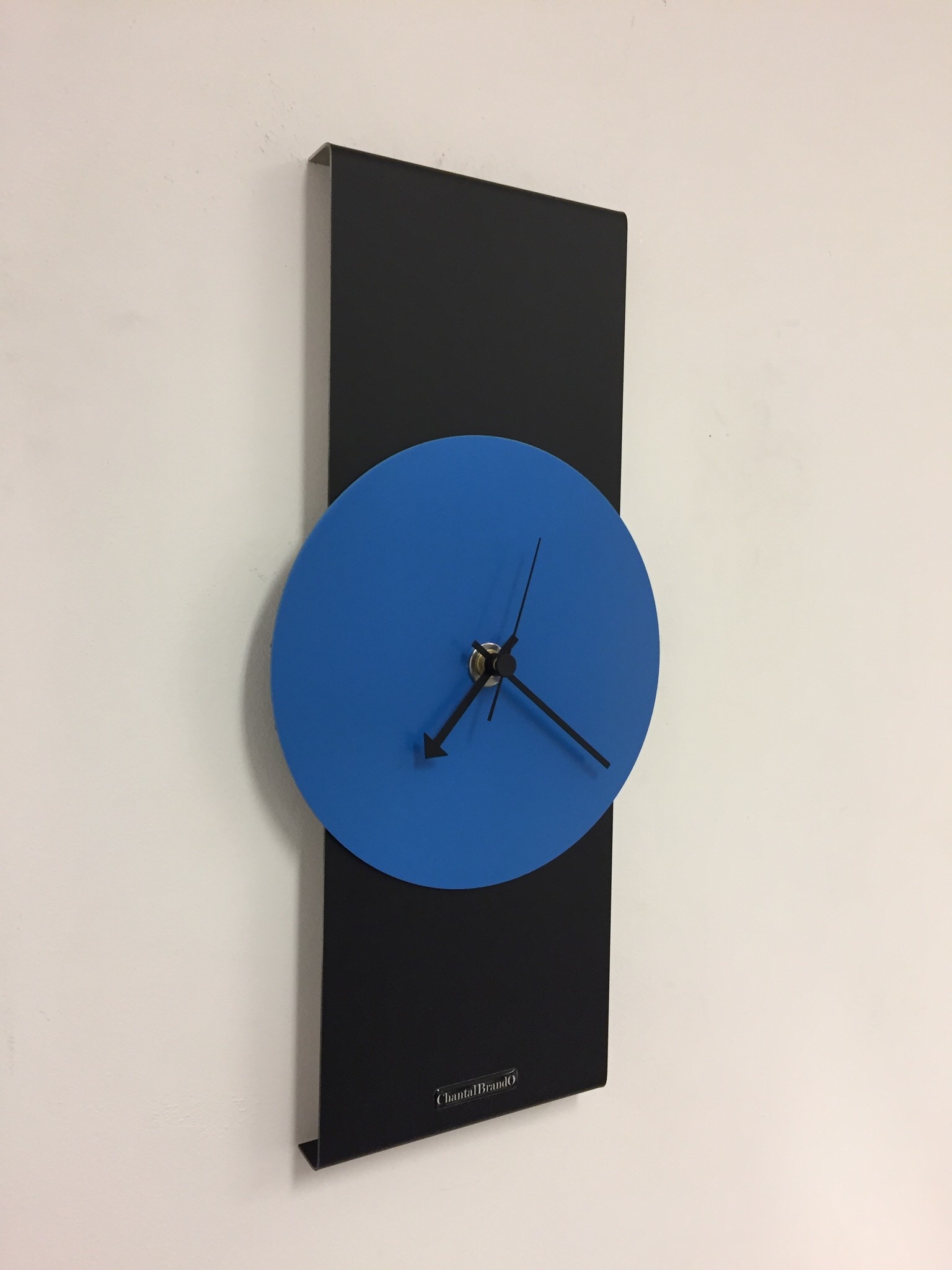 Klokkendiscounter Design - Wall clock Black -Line & Blue Modern Design Stainless steel