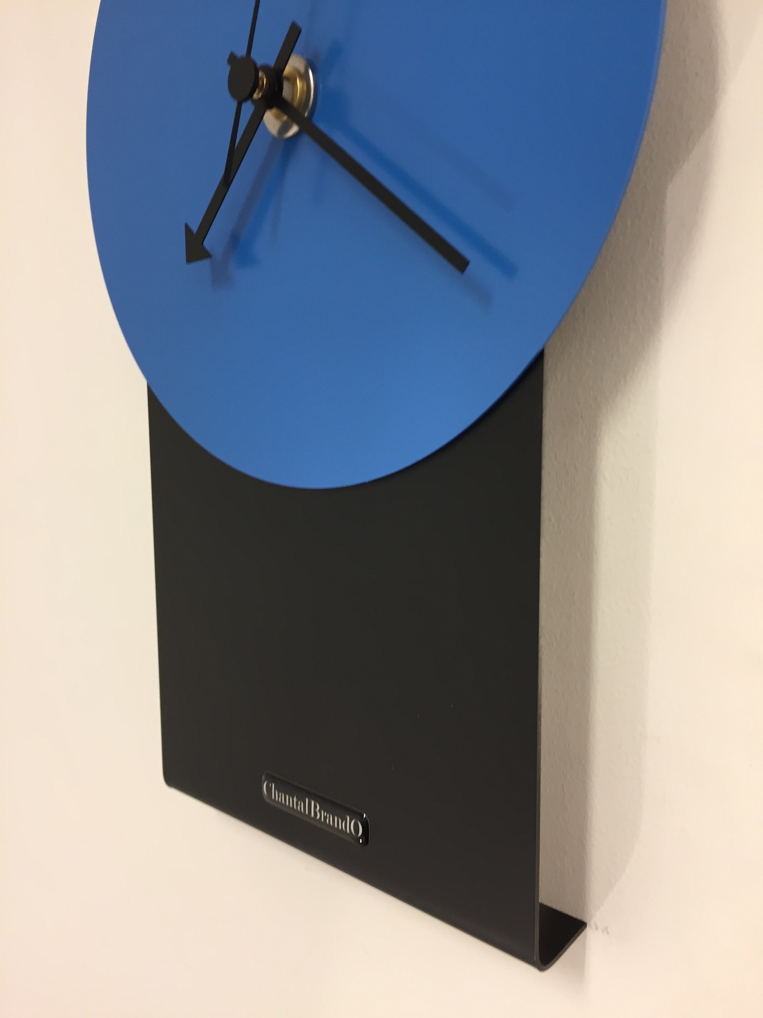 Klokkendiscounter Design - Wall clock Black -Line & Blue Modern Design Stainless steel