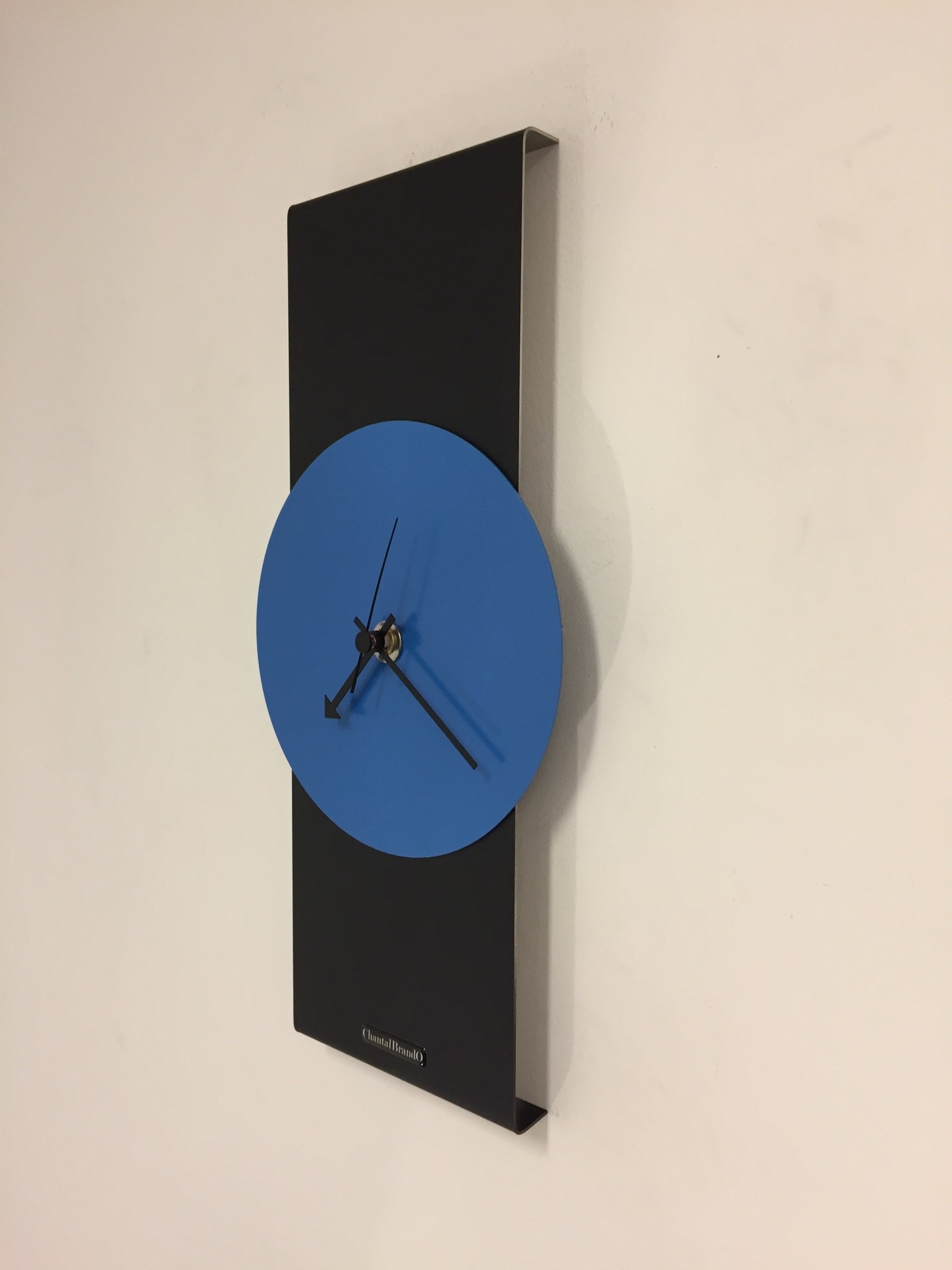 Klokkendiscounter Design - Wall clock Black -Line & Blue Modern Design Stainless steel