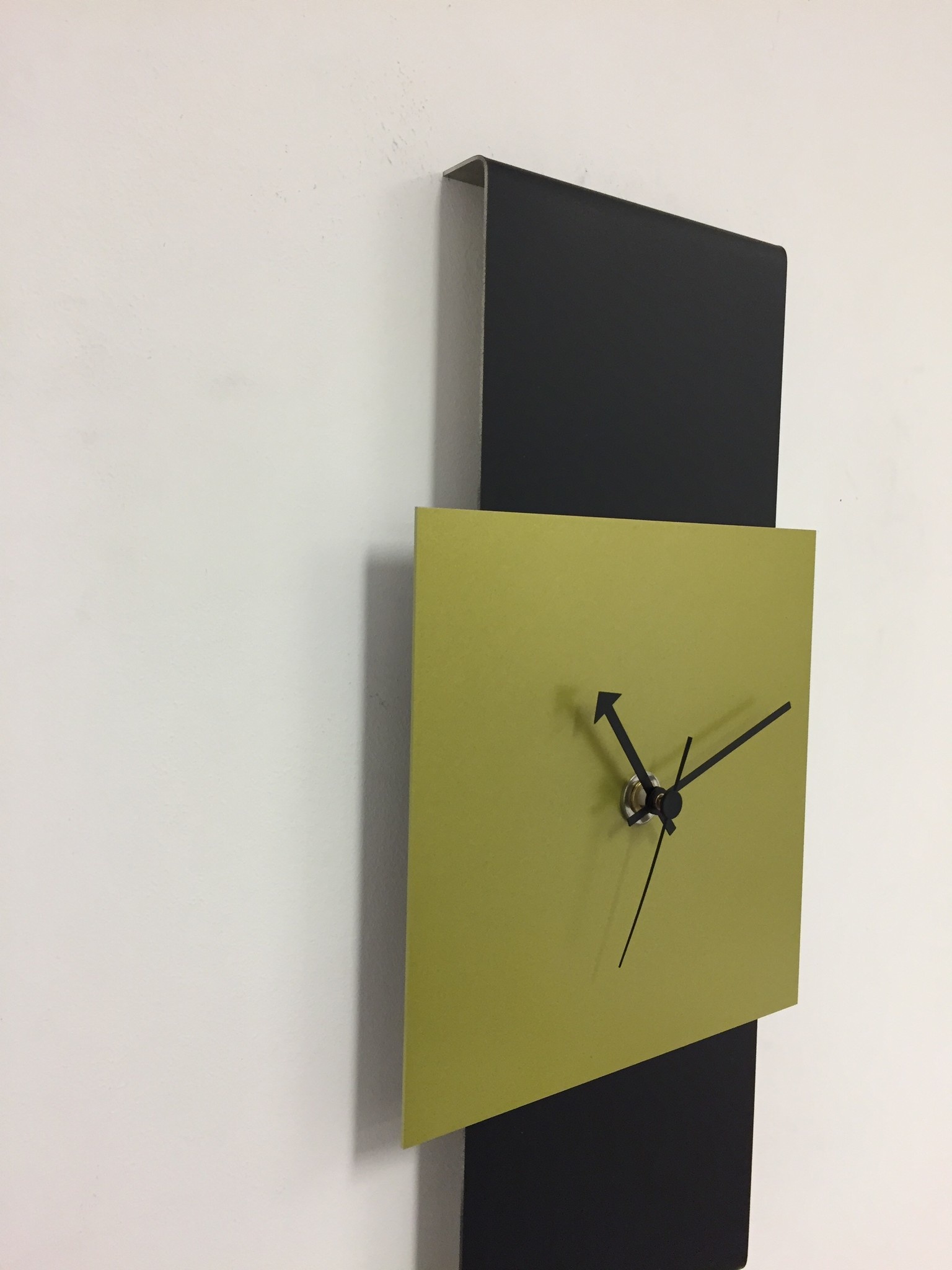 Klokkendiscounter Design - Wall clock Black -Line & Lime Green Modern Design