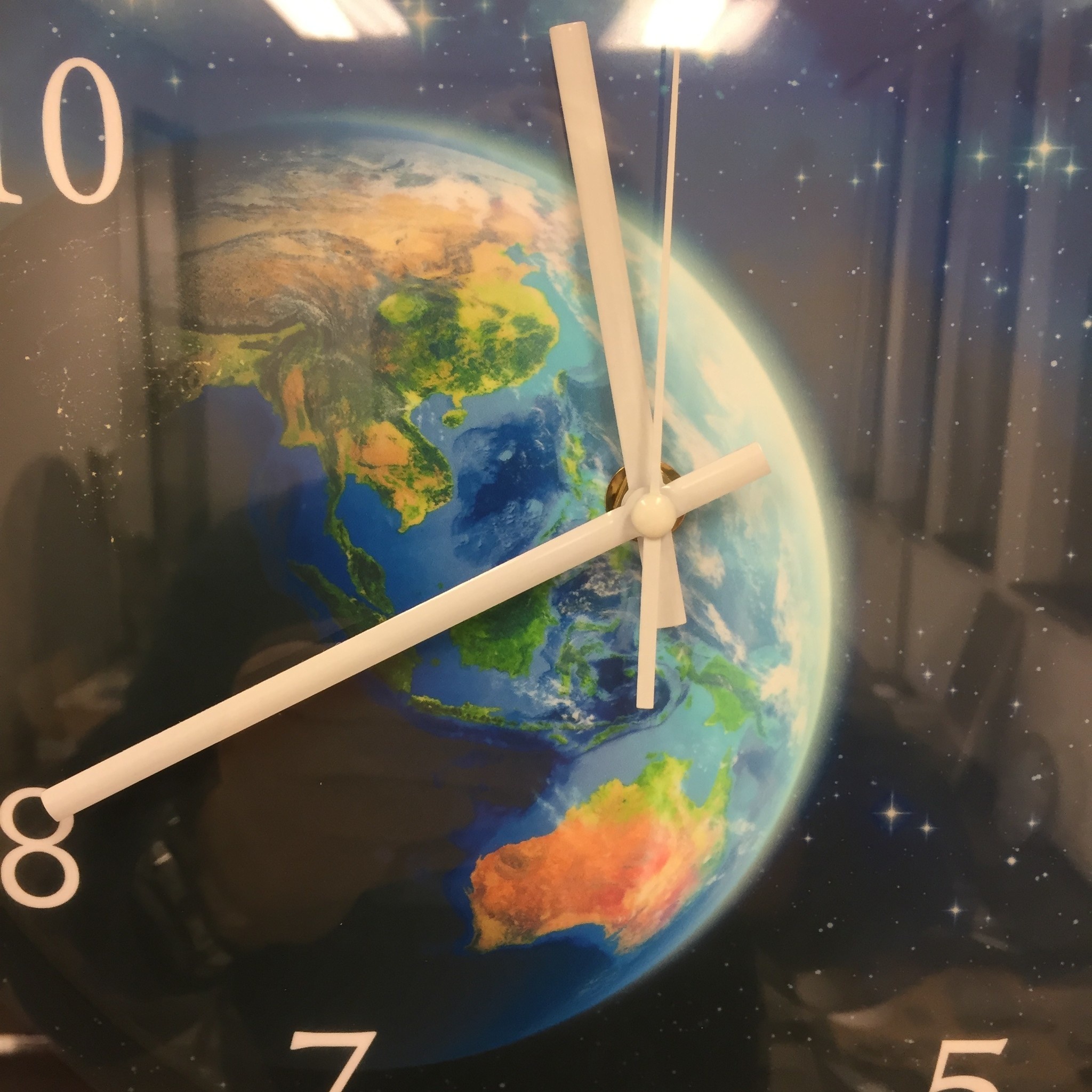 Klokkendiscounter Design - Wall clock The Earth Modern Design