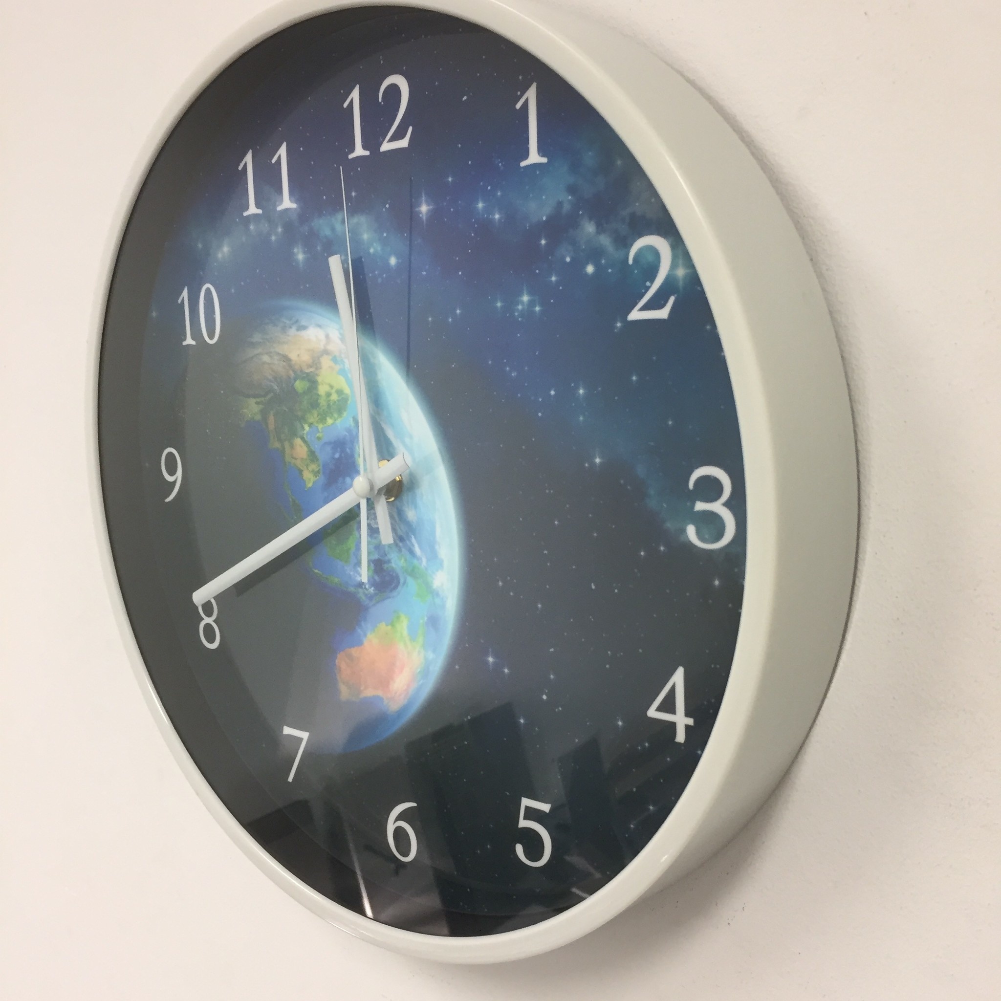 Klokkendiscounter Design - Wall clock The Earth Modern Design