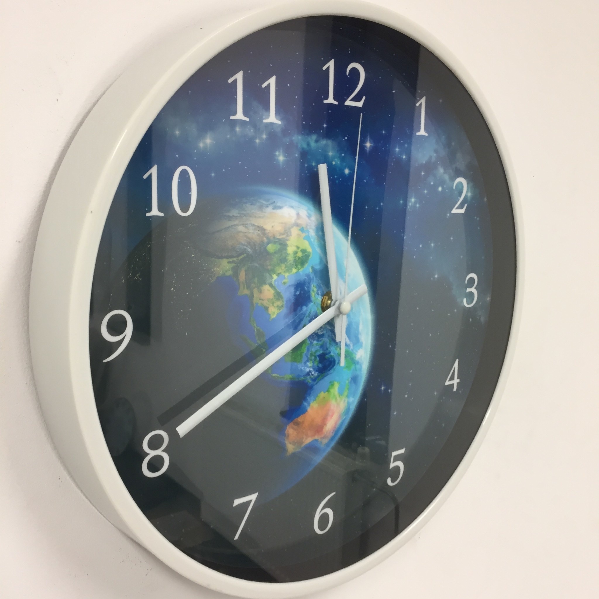 Klokkendiscounter Design - Wall clock The Earth Modern Design