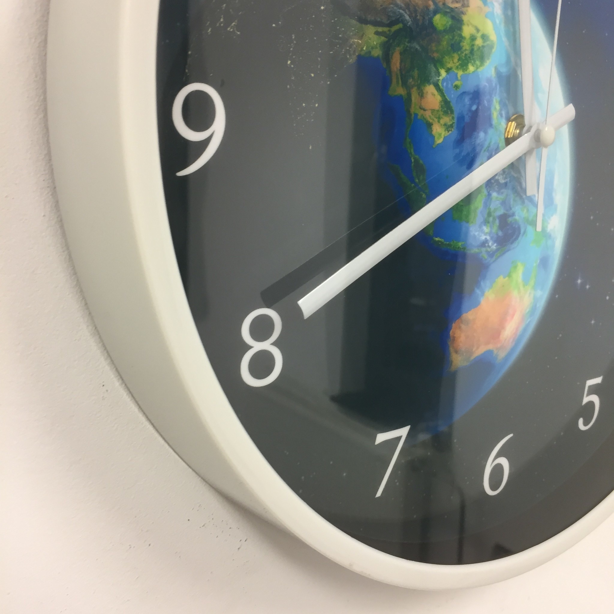 Klokkendiscounter Design - Wall clock The Earth Modern Design