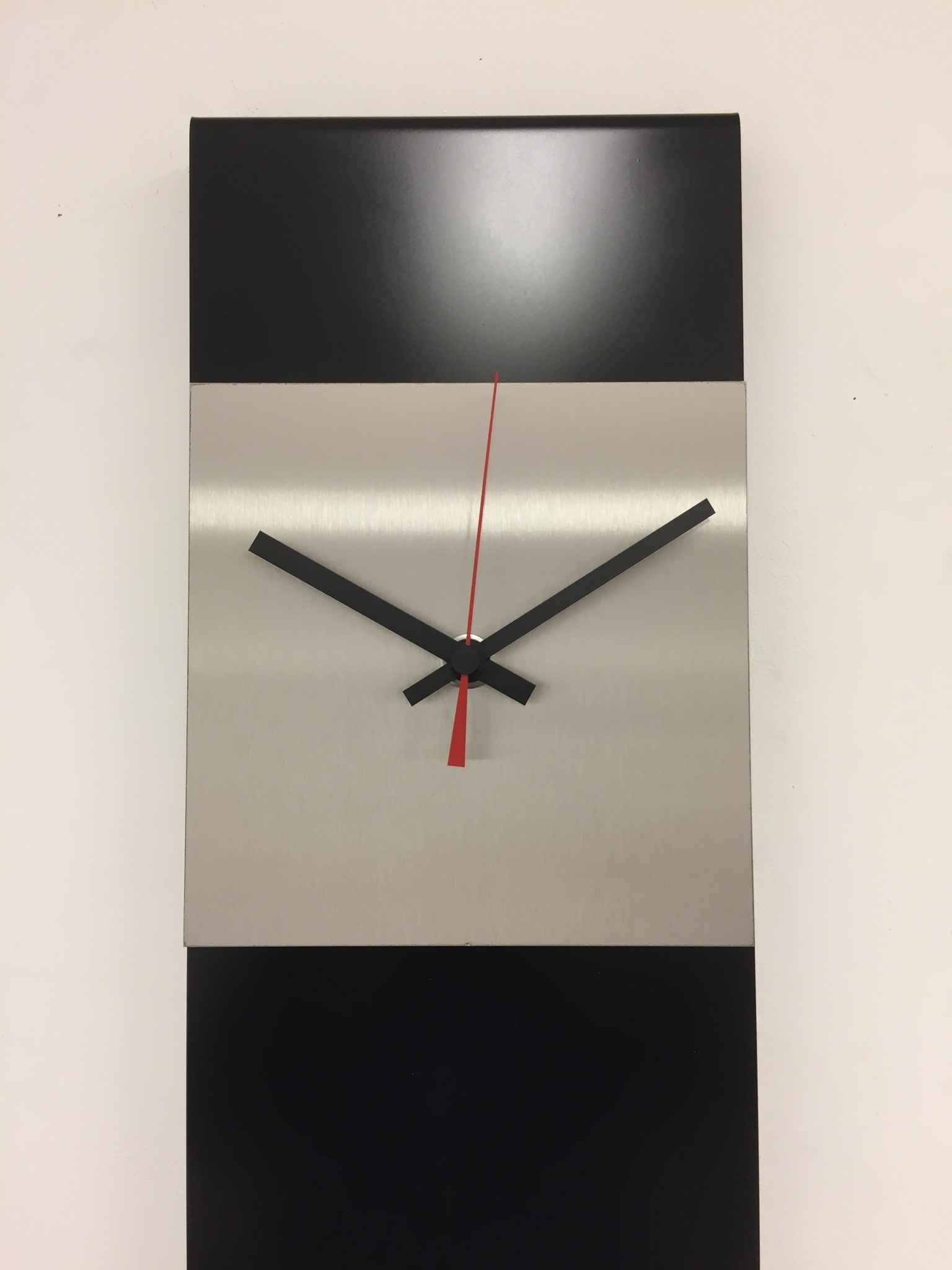 Klokkendiscounter Design - Wall clock Labrand Export Design Black & Red Pointer