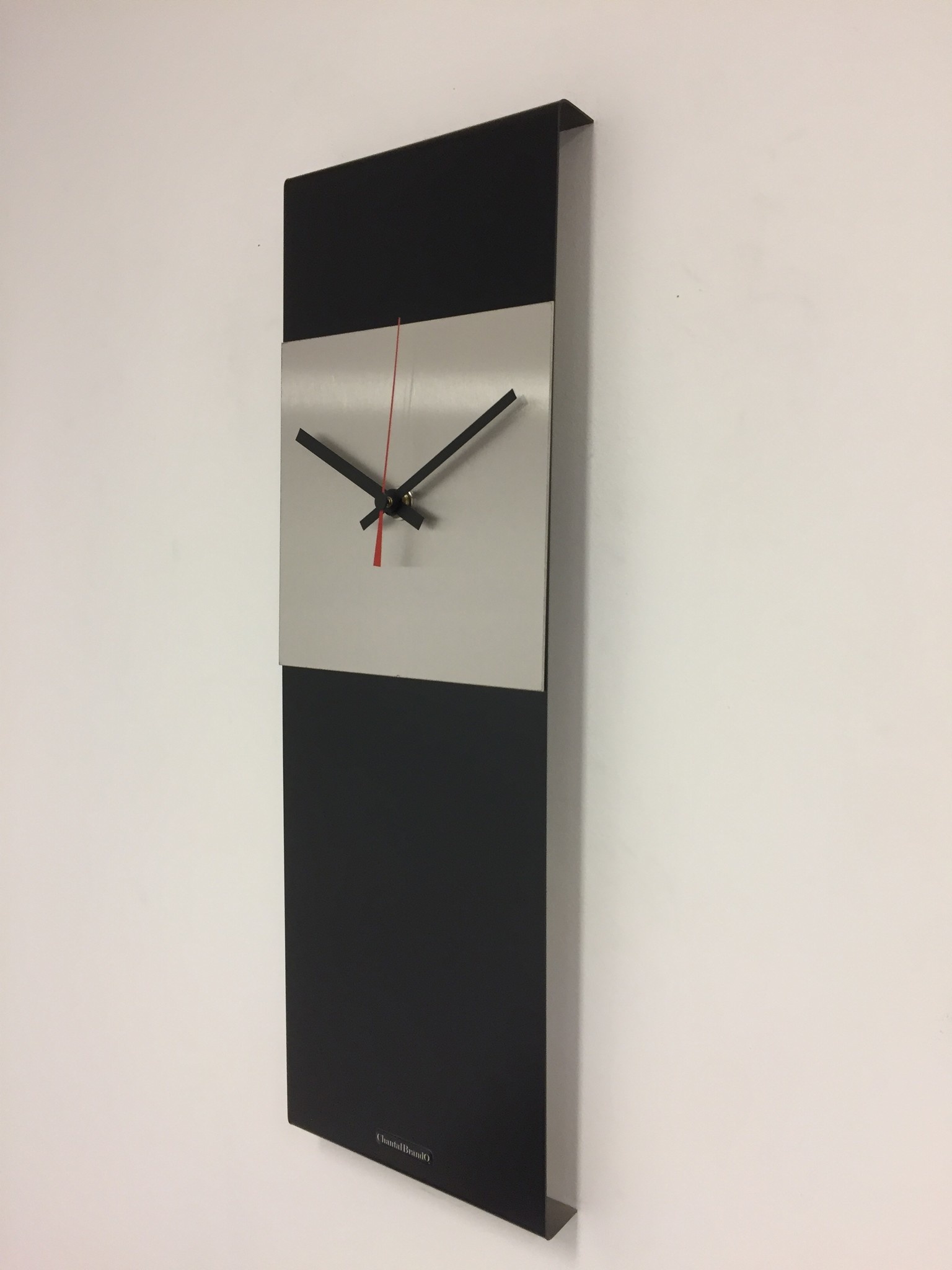 Klokkendiscounter Design - Wall clock Labrand Export Design Black & Red Pointer