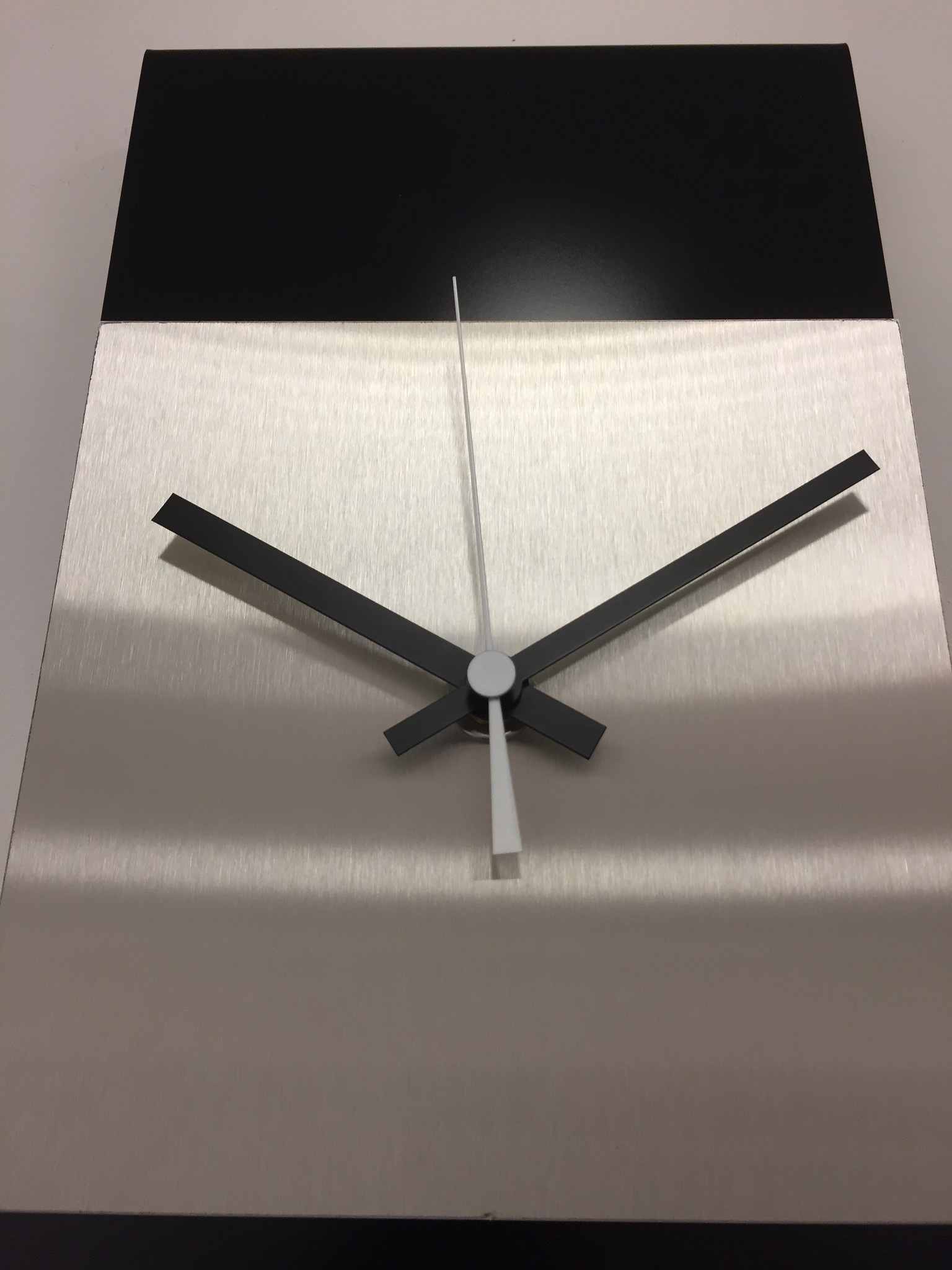 Klokkendiscounter Design - Wall clock Labrand Export Design Black & White Pointer Modern Dutch Design