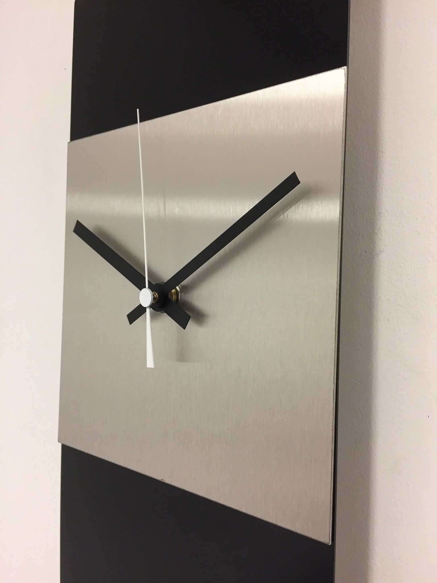 Klokkendiscounter Design - Wall clock Labrand Export Design Black & White Pointer Modern Dutch Design