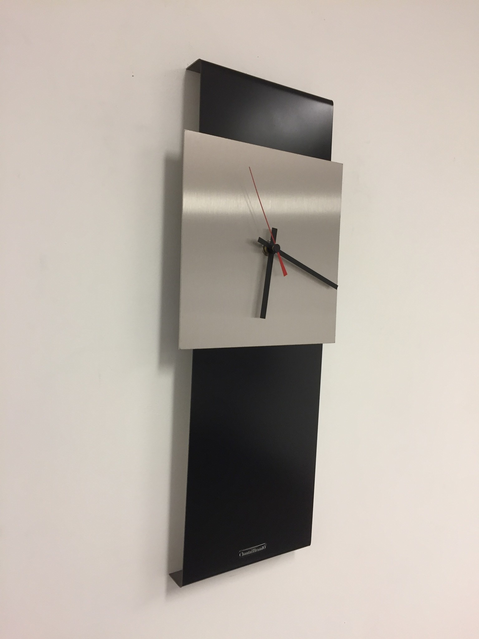 Klokkendiscounter Design - Wall clock Labrand Export Design Black & Red Pointer Modern Design