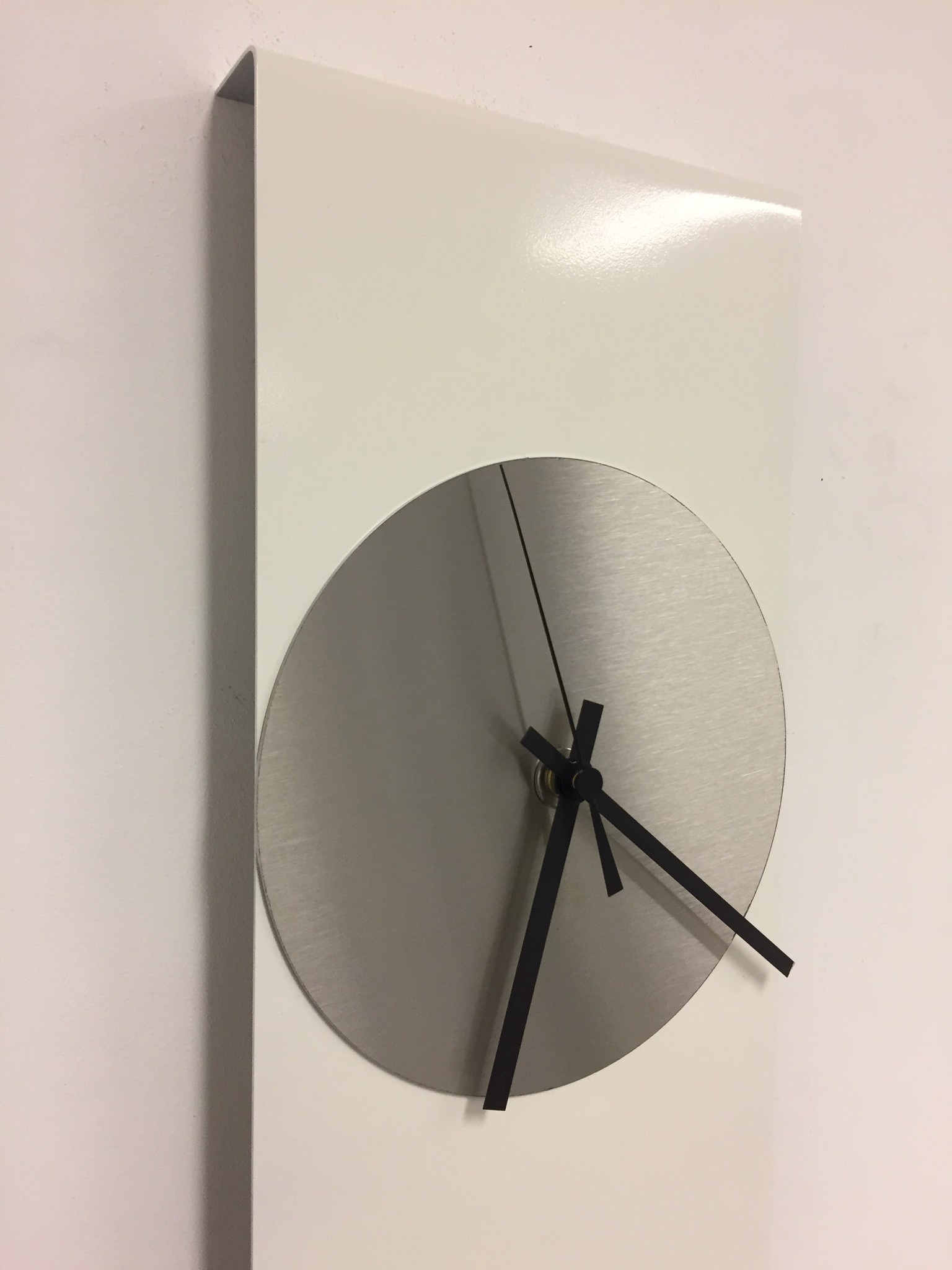 Klokkendiscounter Design - Wall clock Labrand Export Line White & Silver Modern Dutch Design