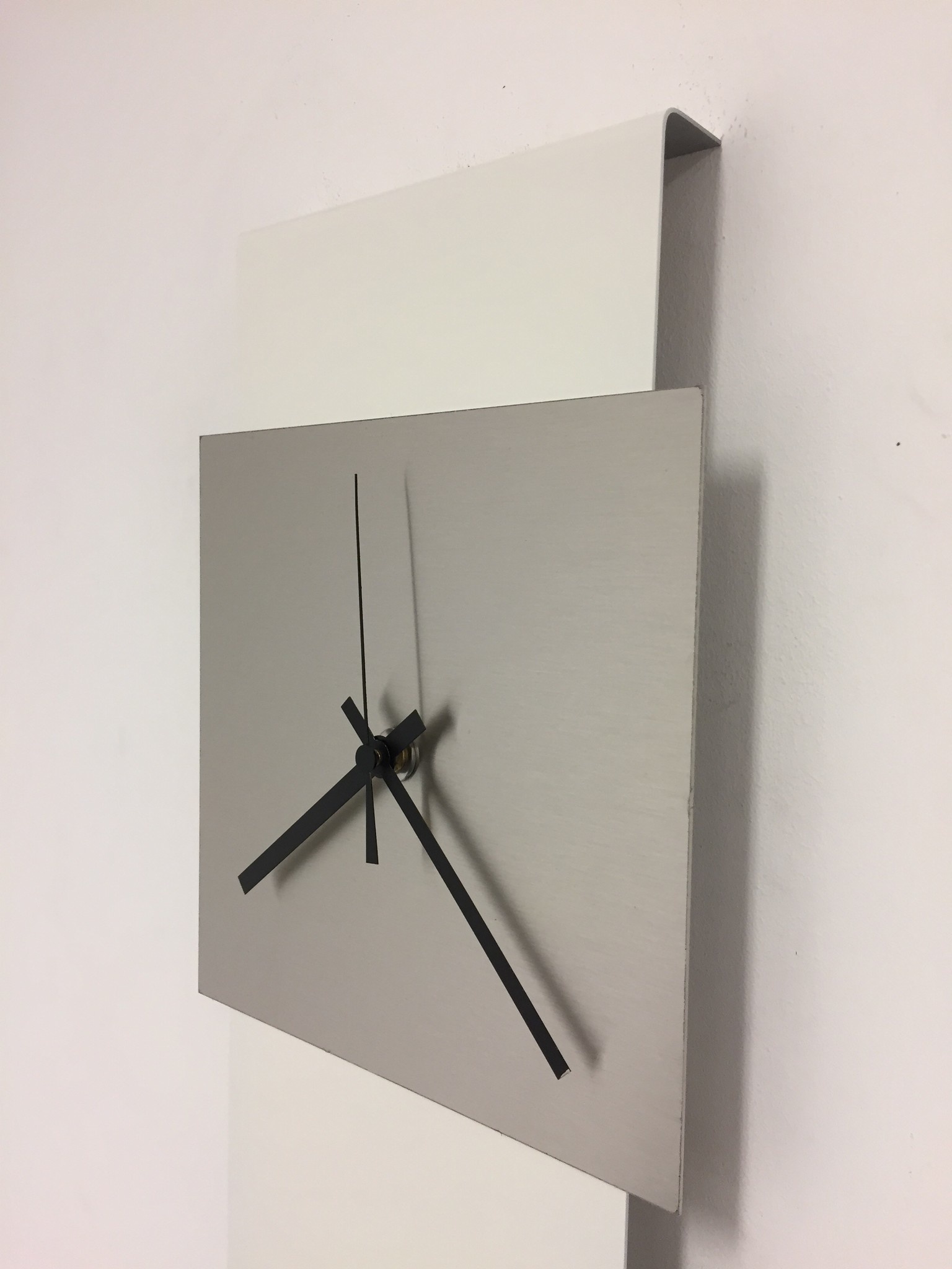 Klokkendiscounter Design - Wall clock Labrand Export Line White & Silver Modern Dutch Design