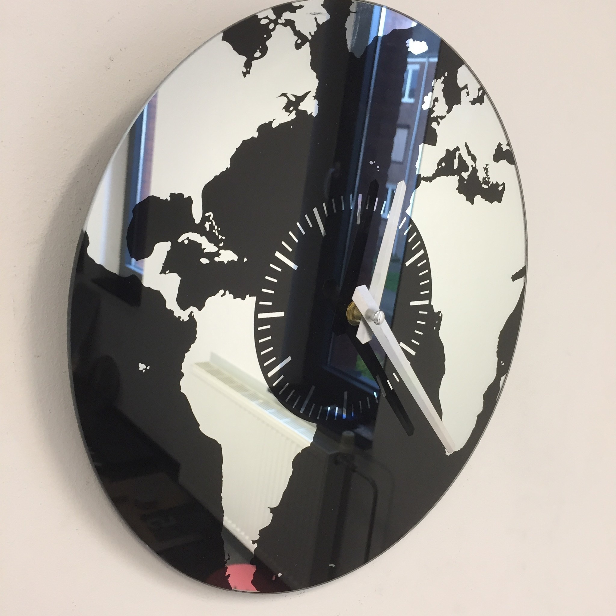 Design - Wall clock Planet Earth Modern Design