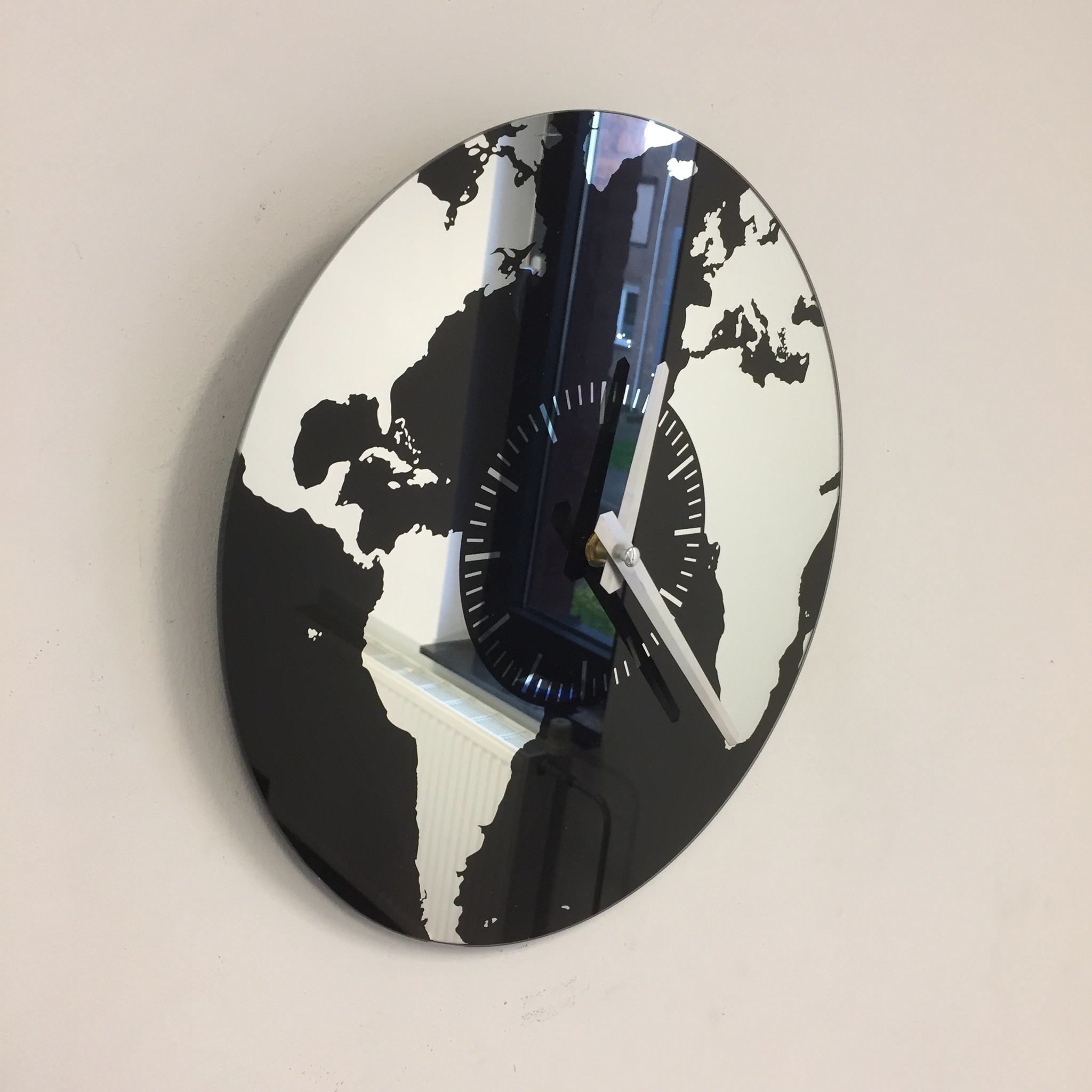 Design - Wall clock Planet Earth Modern Design