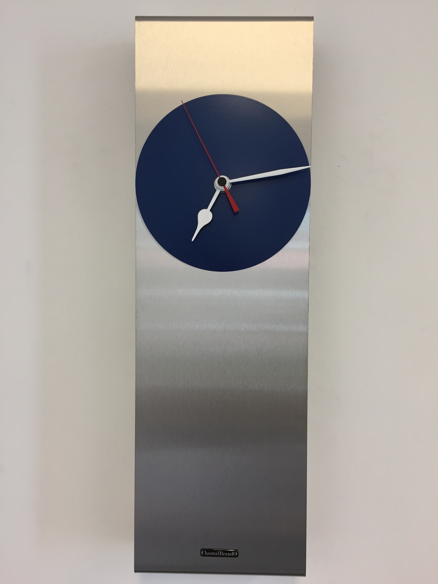 Klokkendiscounter Design - Wall clock Manhattan Blue & Red Pointer Modern Dutch Design