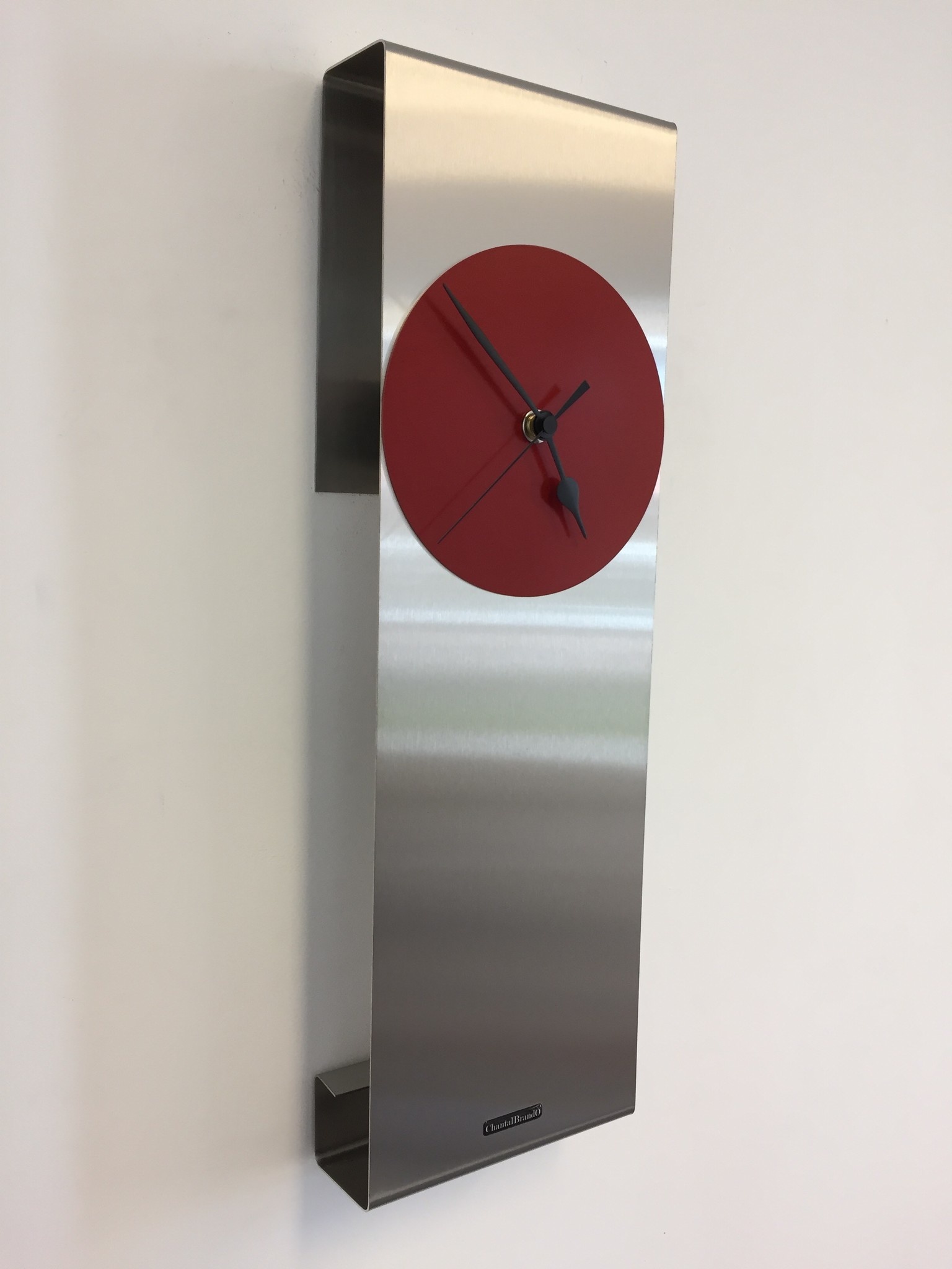 Klokkendiscounter Design - Wall clock Manhattan Red & Black Modern Dutch Design