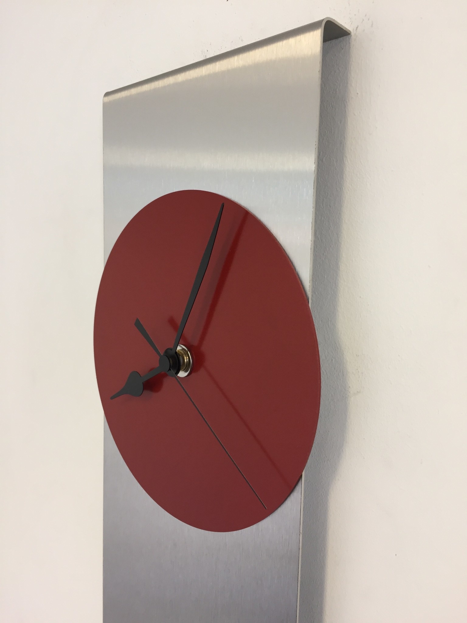 Klokkendiscounter Design - Wall clock Orion Red & Black Modern Dutch Design