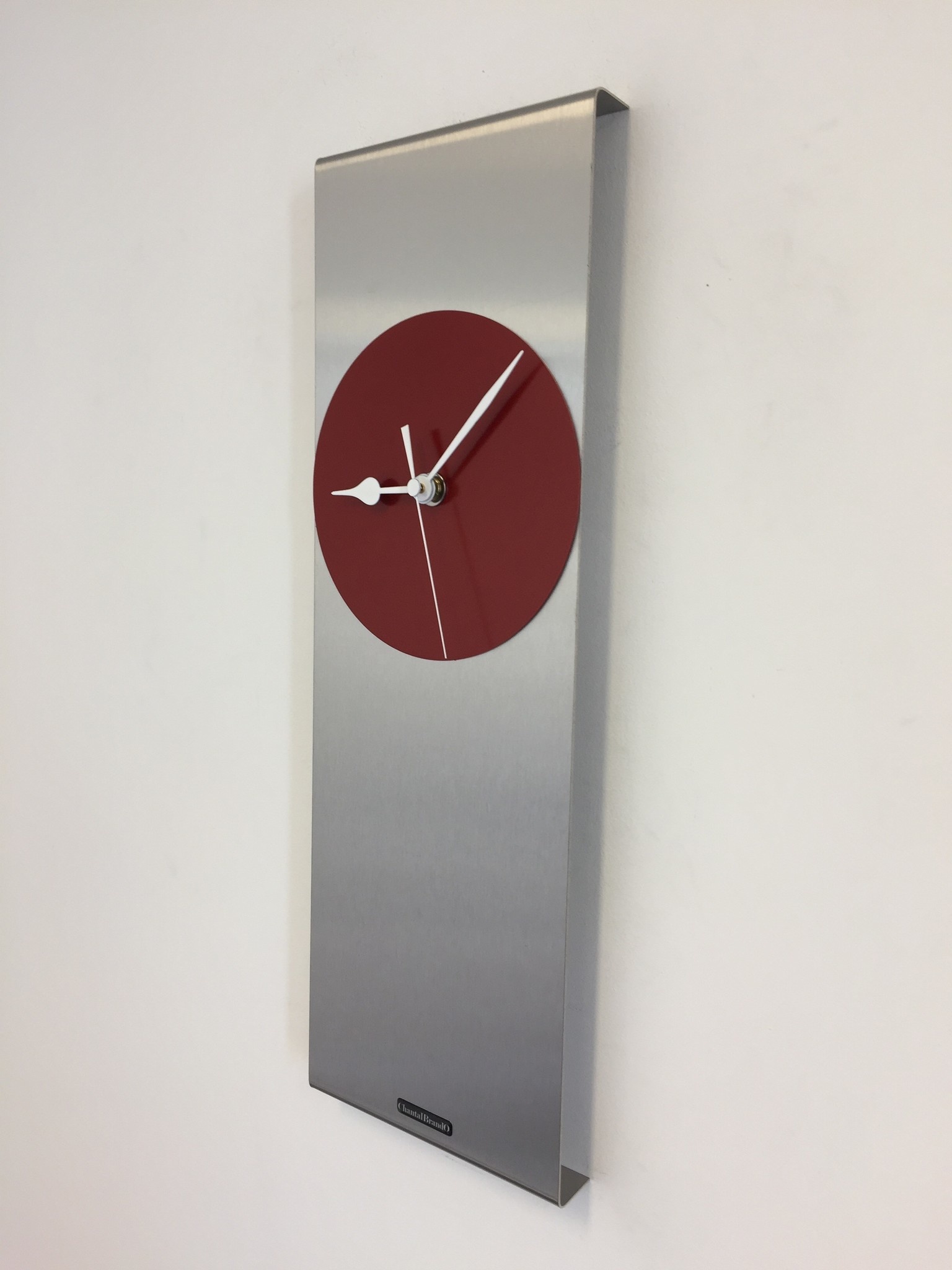 Klokkendiscounter Design - Wall clock Cassiopee Red Modern Dutch Design