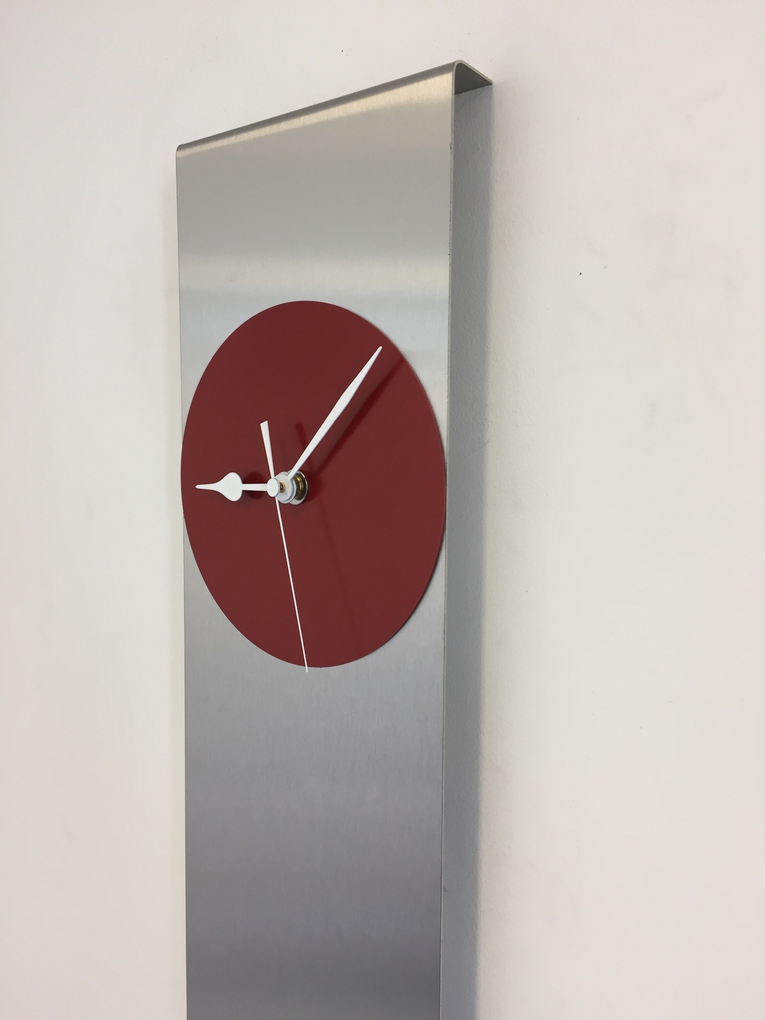 Klokkendiscounter Design - Wandklok Cassiopee RED Modern Dutch Design