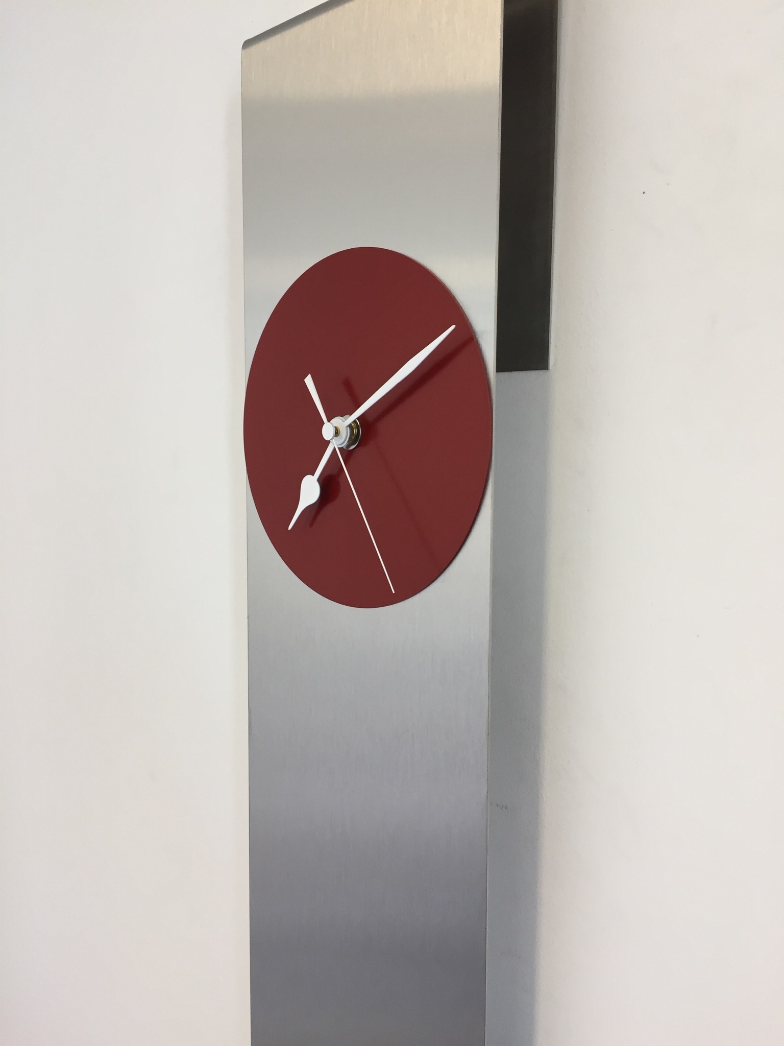 Klokkendiscounter Design - Wall clock Sky scraper New York Red Modern Dutch Design