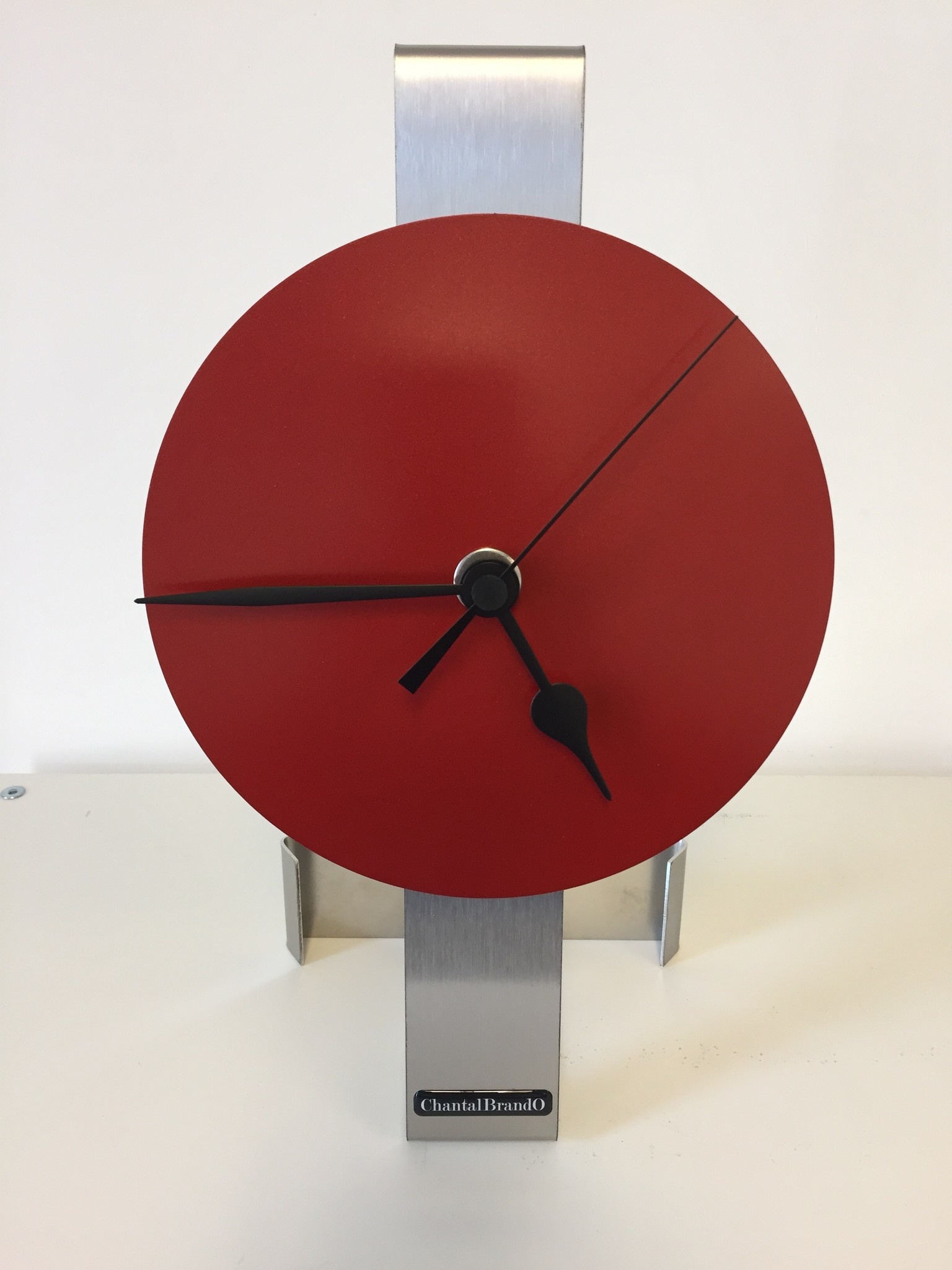 ChantalBrandO Design - Table clock Red Spirit Black Pointers Dutch Design