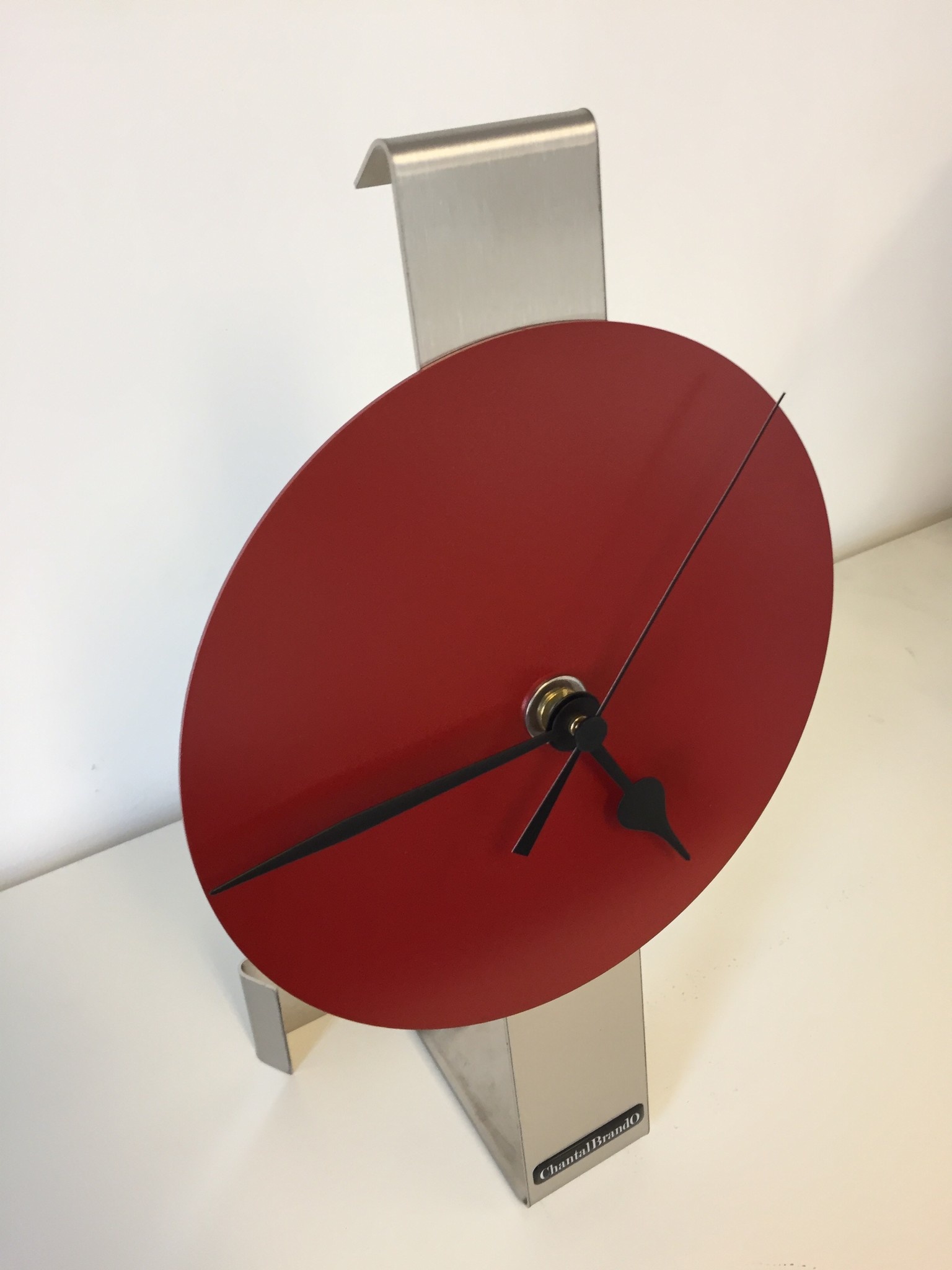 ChantalBrandO Design - Table clock Red Spirit Black Pointers Dutch Design