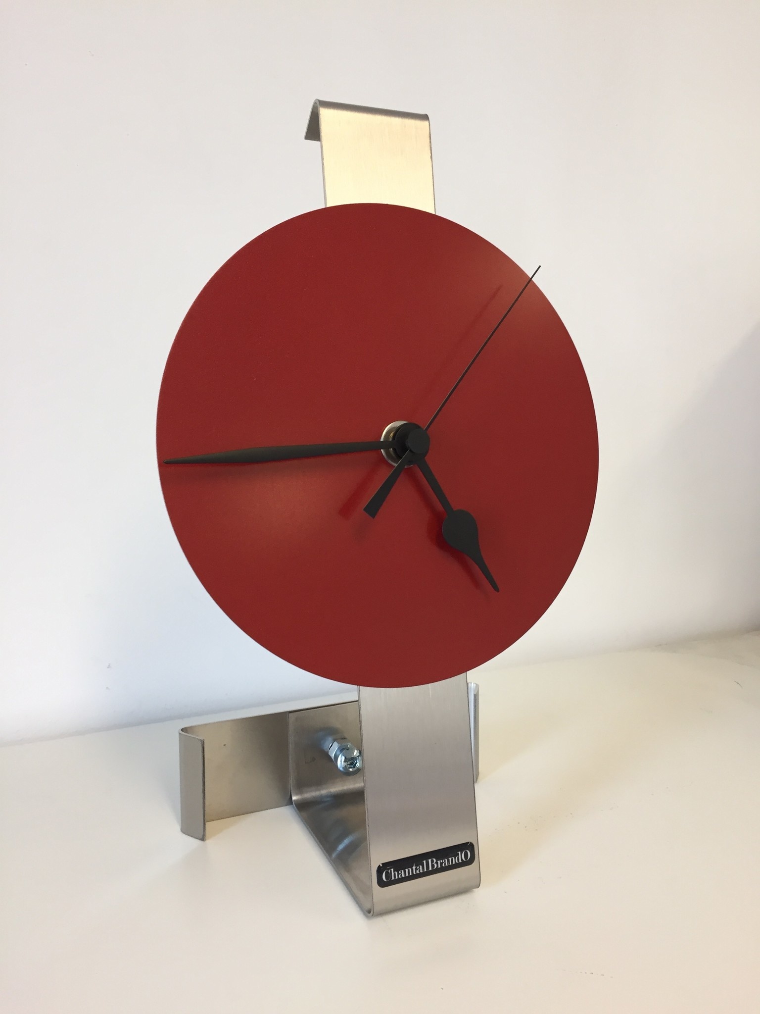 ChantalBrandO Design - Table clock Red Spirit Black Pointers Dutch Design