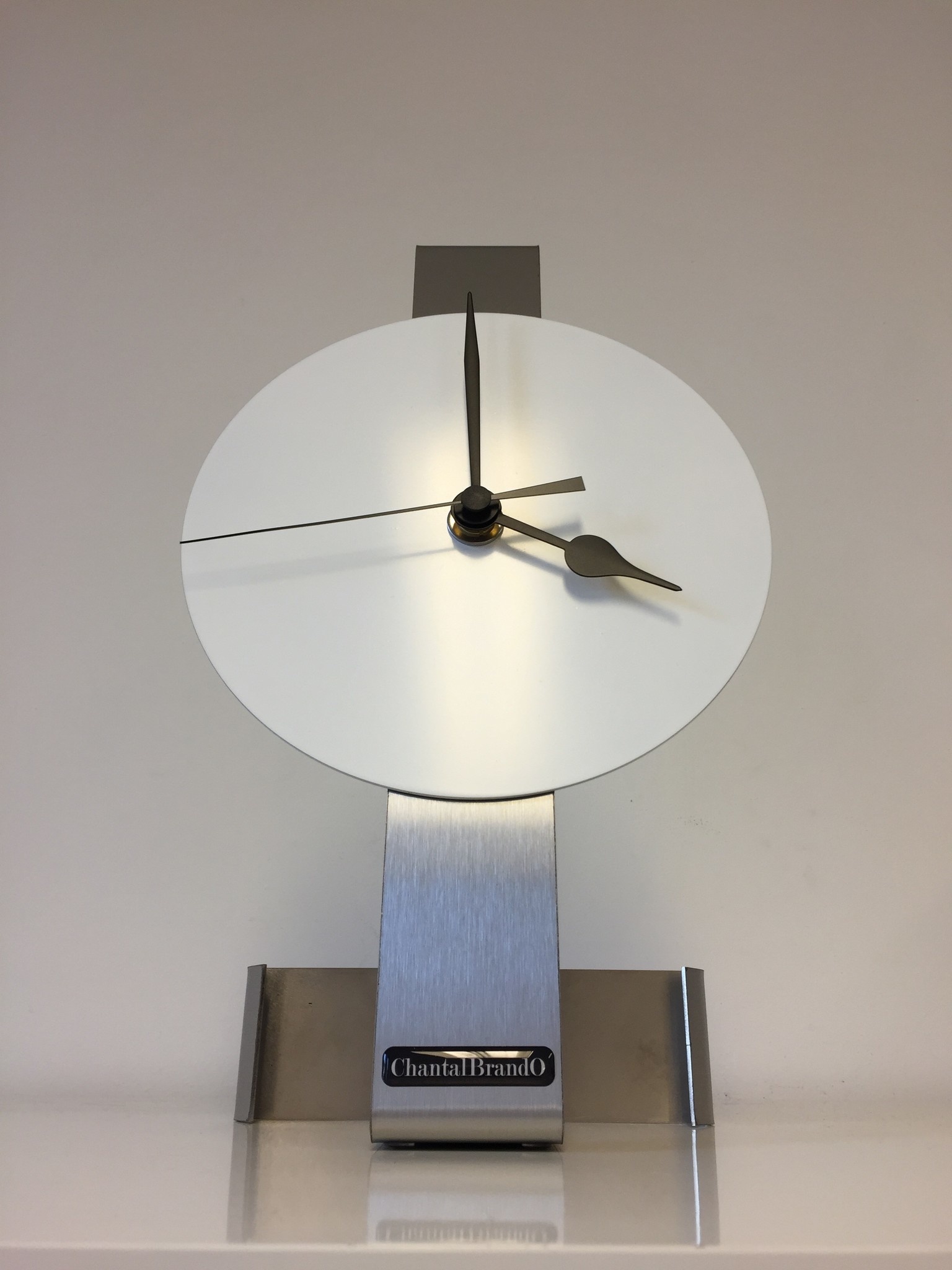 ChantalBrandO Design - Table clock White Spirit Modern Dutch Design