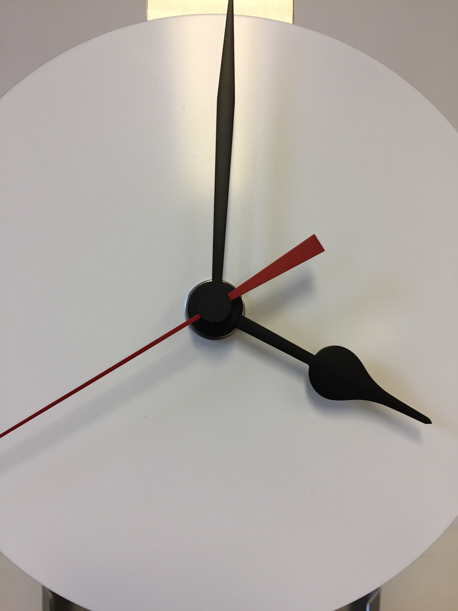 ChantalBrandO Design - Table clock White Spirit - Red Pointer - Modern Dutch Design