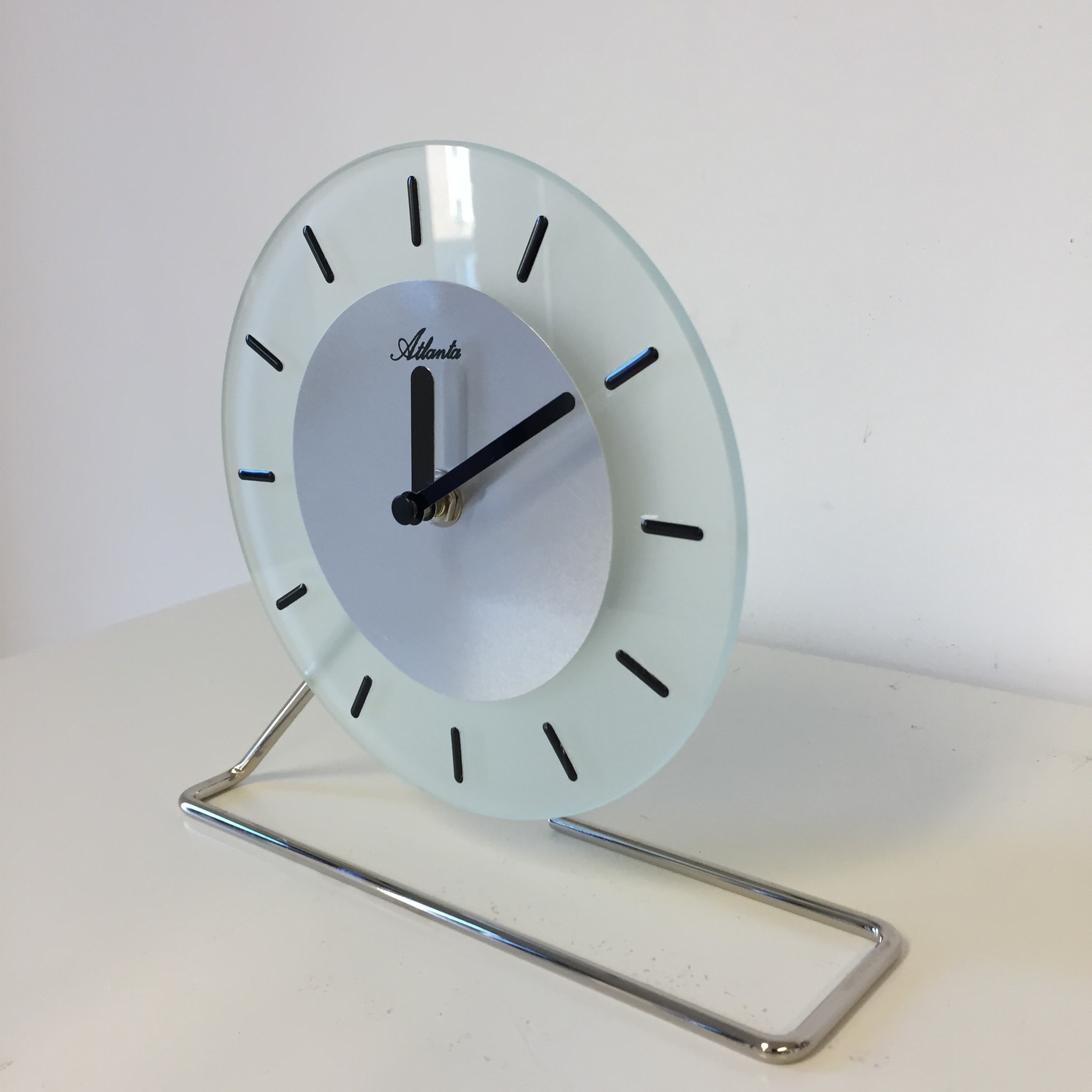 Atlanta Design - Table clock White Modern Design