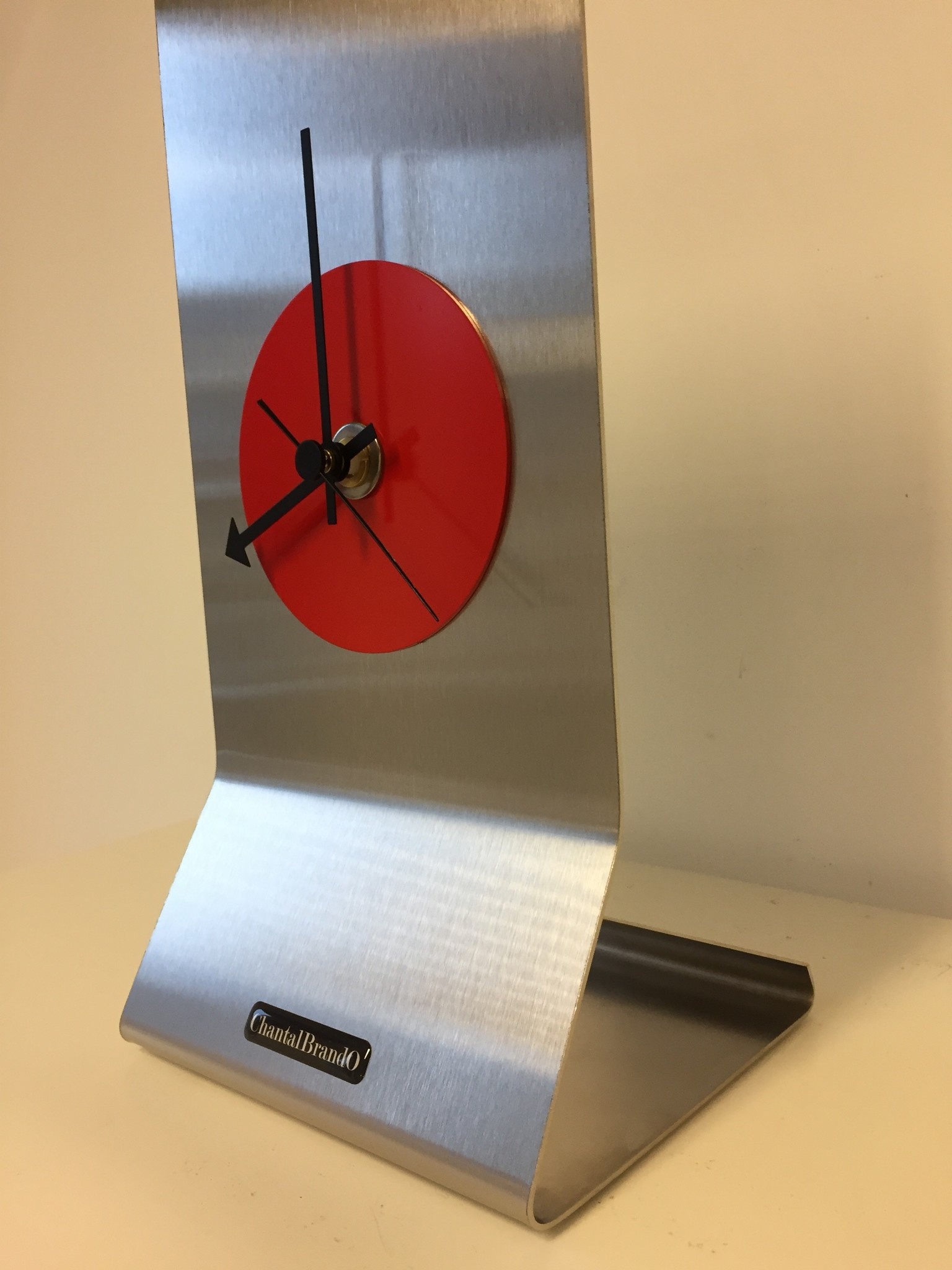 ChantalBrandO Design - Table clock Grace Red Modern Dutch Design