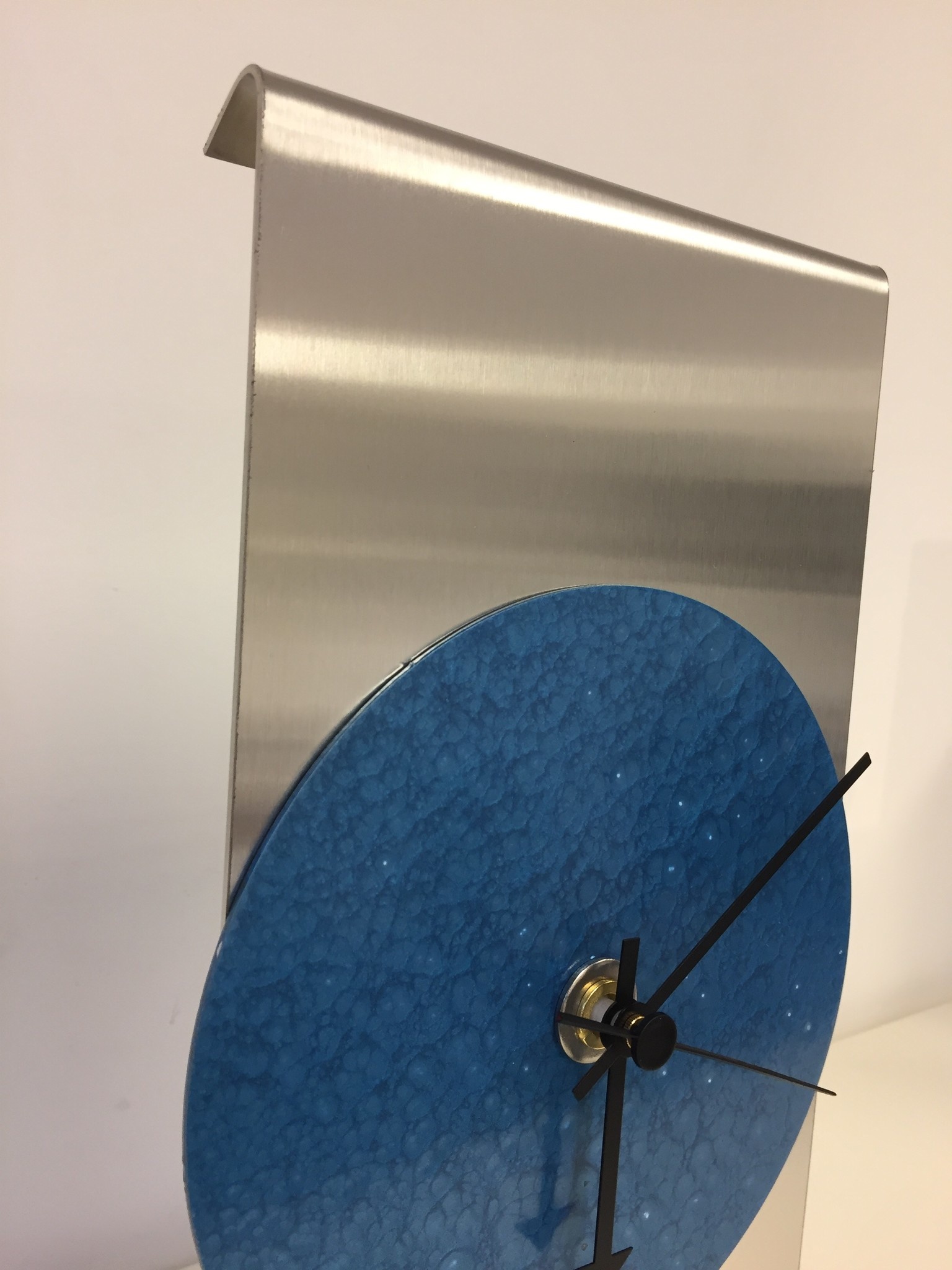 ChantalBrandO Design - Table clock Grace in Blue Modern Dutch Design