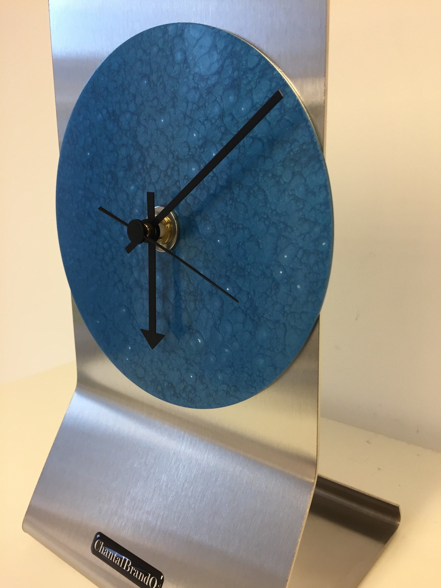 ChantalBrandO Design - Table clock Grace in Blue Modern Dutch Design