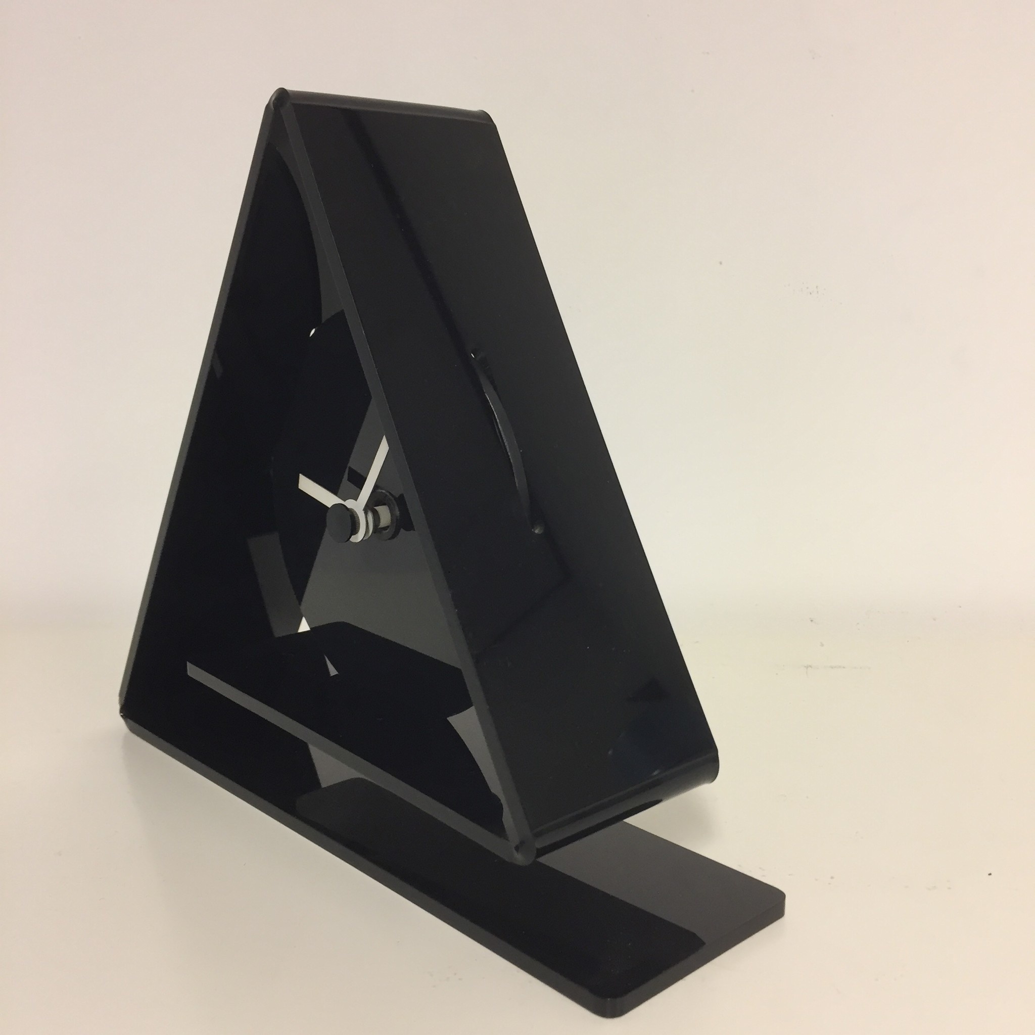 NiceTime Design - Triangle Noir Design Table clock