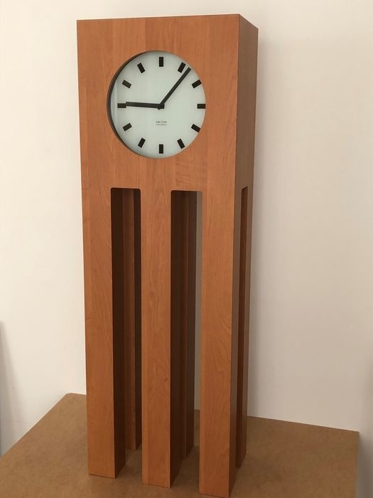 NiceTime Design - Karlsson - Standing design clock