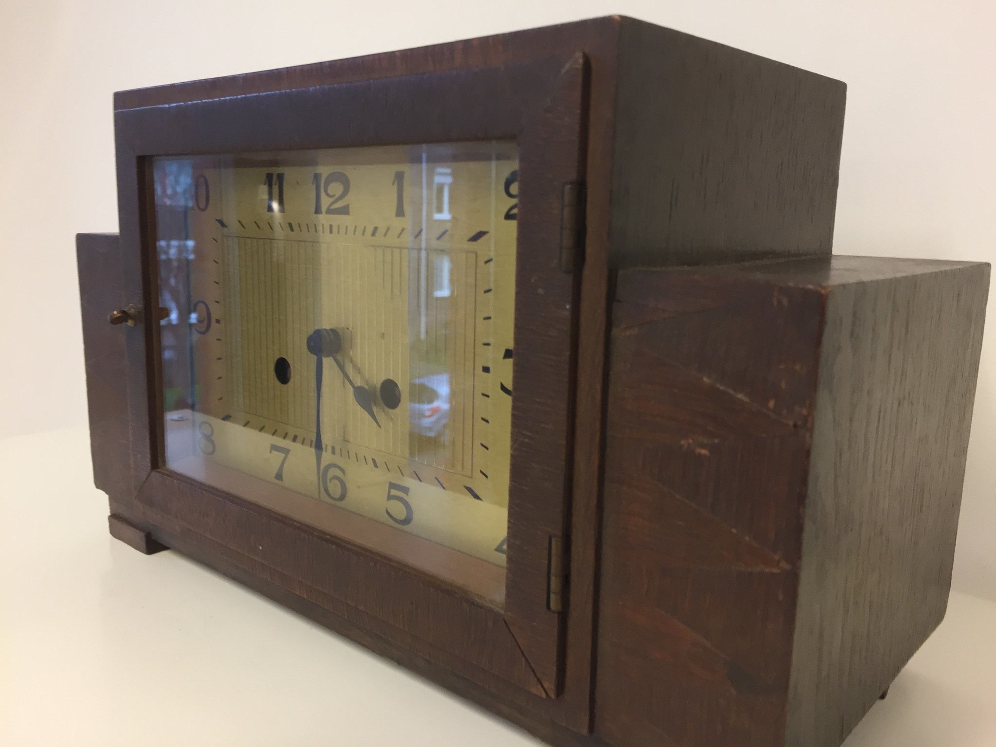 Design - Table clock Haagse School