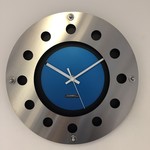 ChantalBrandO Design - Wandklok mecanica volledig zwart met blue color small binnen cirkel wit pointer modern dutch design handgemaakt 40 cm