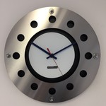 ChantalBrandO Design - Wandklok mecanica volledig zwart met wit color small binnen cirkel darkblue rood pointer modern dutch design handgemaakt 40 cm