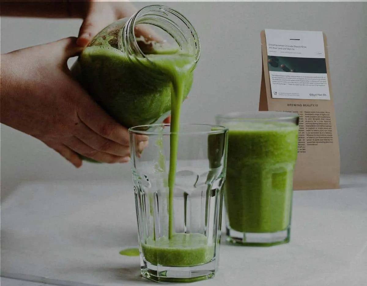 <small>For us, inner and outer health are one and the same, and both are about balance. <br/><br/>Our superfood powder blends are a perfect and convenient alternative to cold-pressed juices and work in harmony with our skincare products.</small>